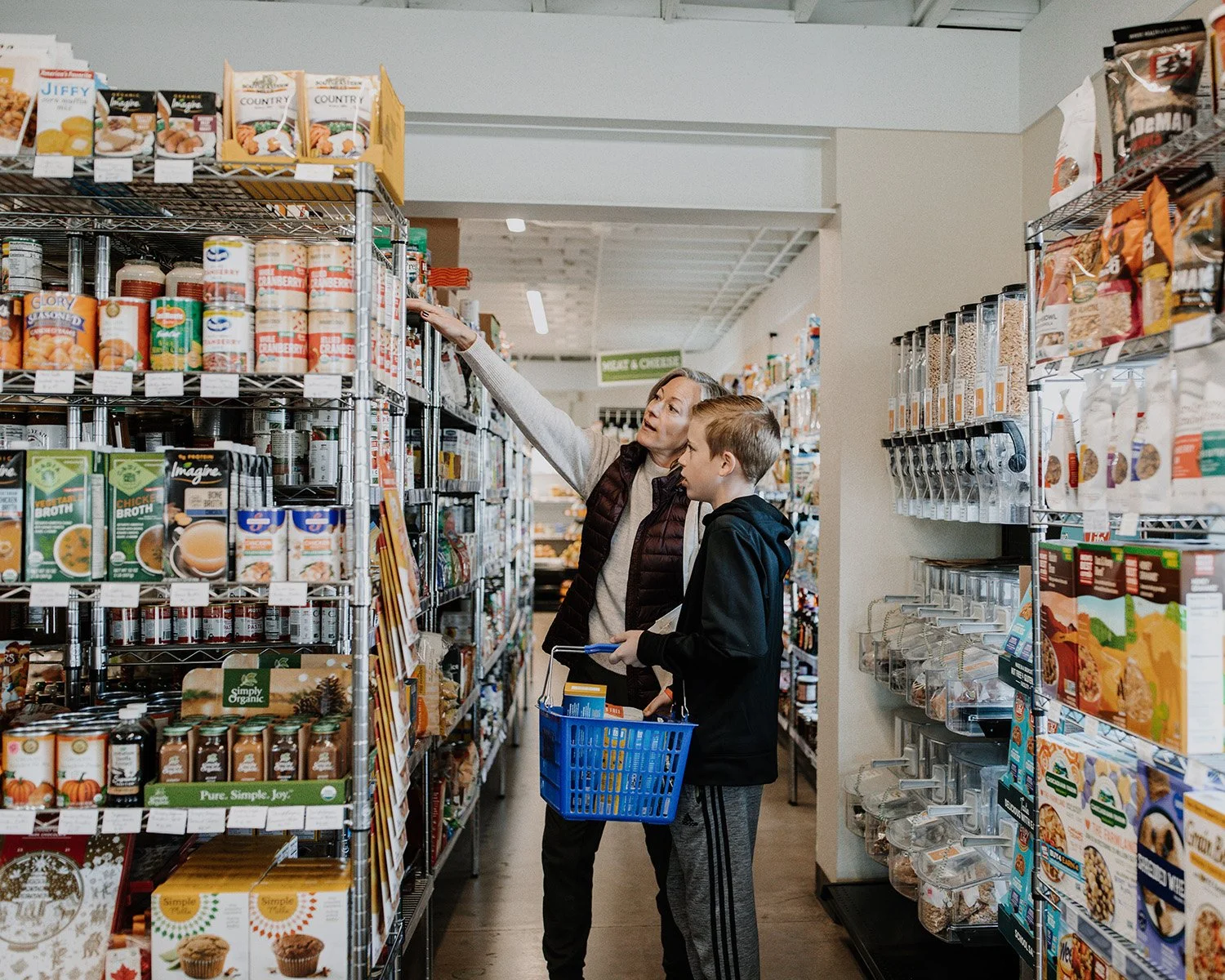 mom-and-child-shopping-5x4.jpg