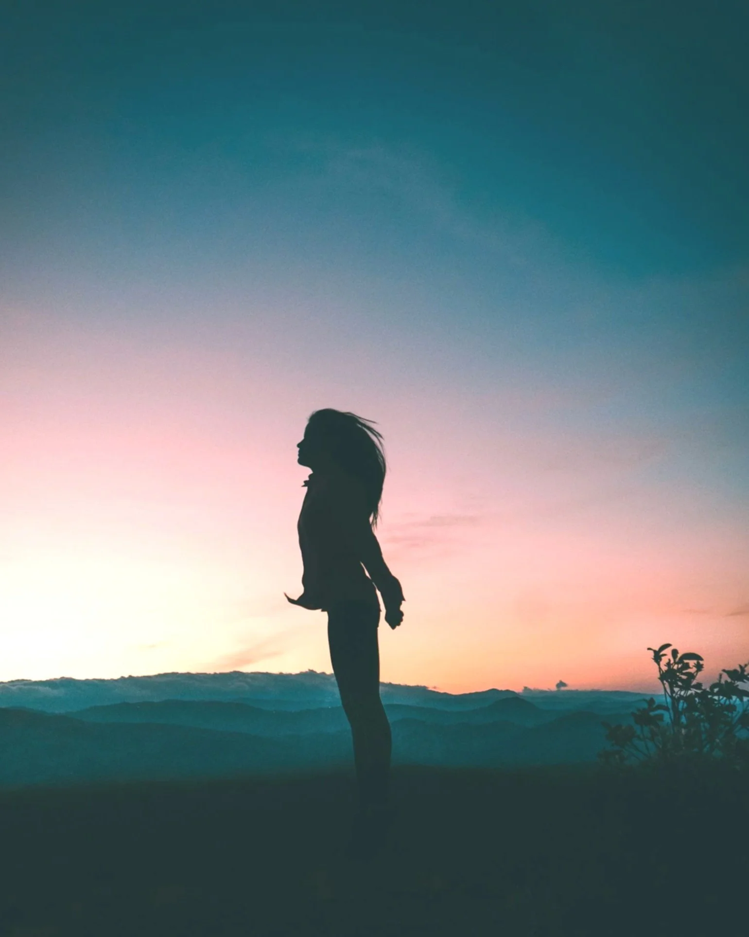 Girl in front of sunset representing body image therapy supporting adults with body shame, comparison to others, and low self-esteem