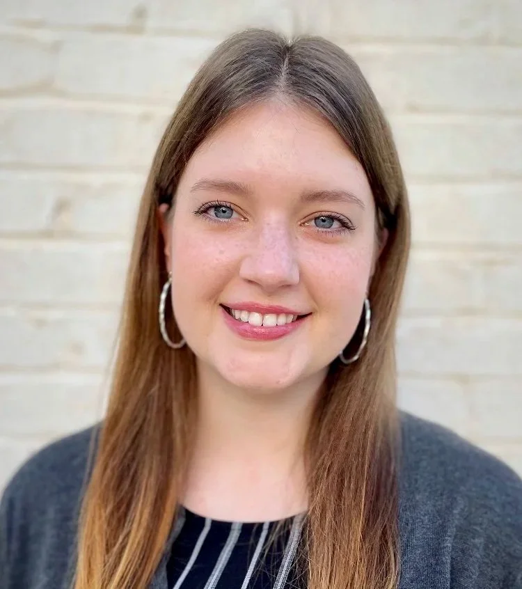 Lauren Barker, online therapist working with clients in North Carolina and Ohio, specializing in eating disorders, body image, grief, trauma, and chronic illness