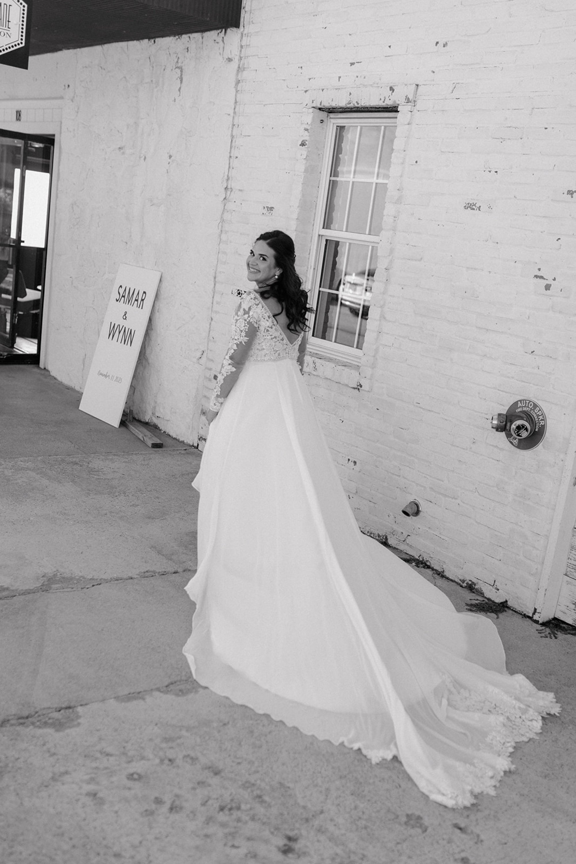 21_FarilaneStationWeddingSamarWynnFreckledFoxPhotography-187.jpg
