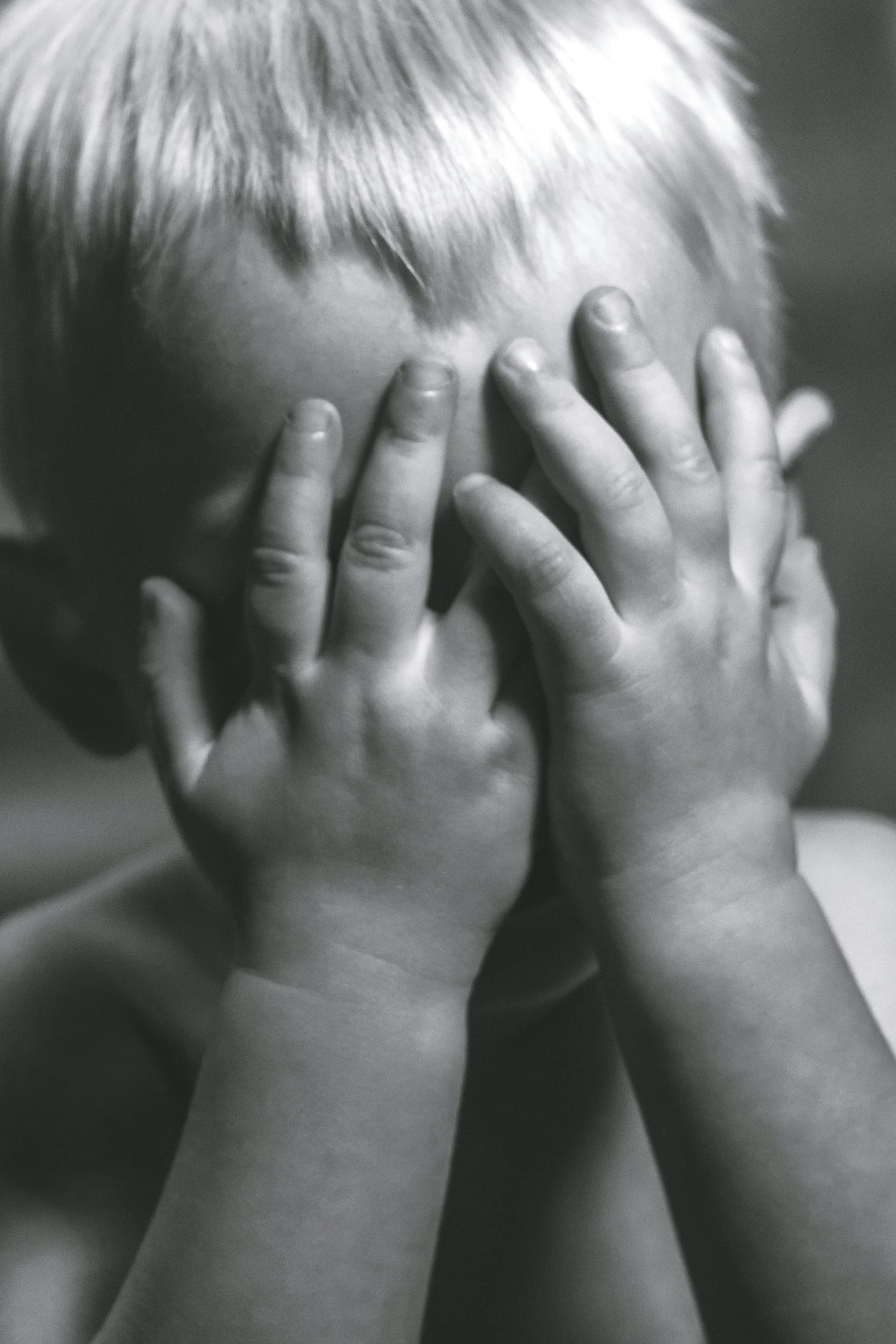 Mon enfant a peur des chiens : comment l'aider sans empirer la situation ?