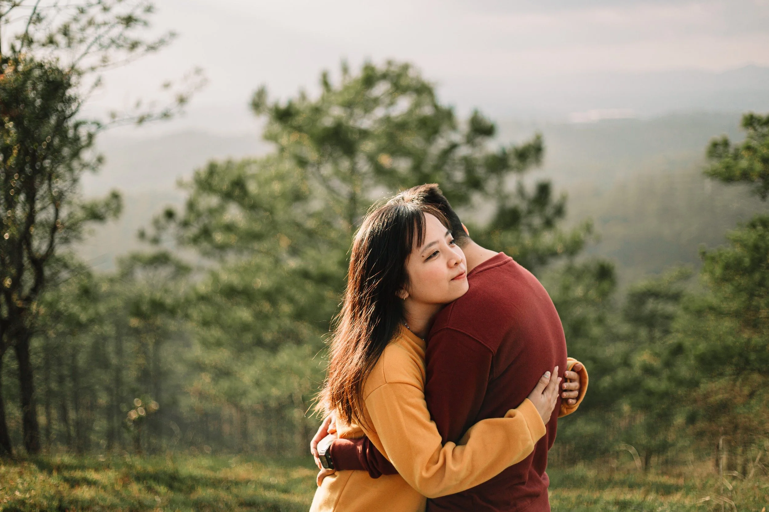 Woman reflecting on why she keeps choosing emotionally unavailable people in Sacramento, California