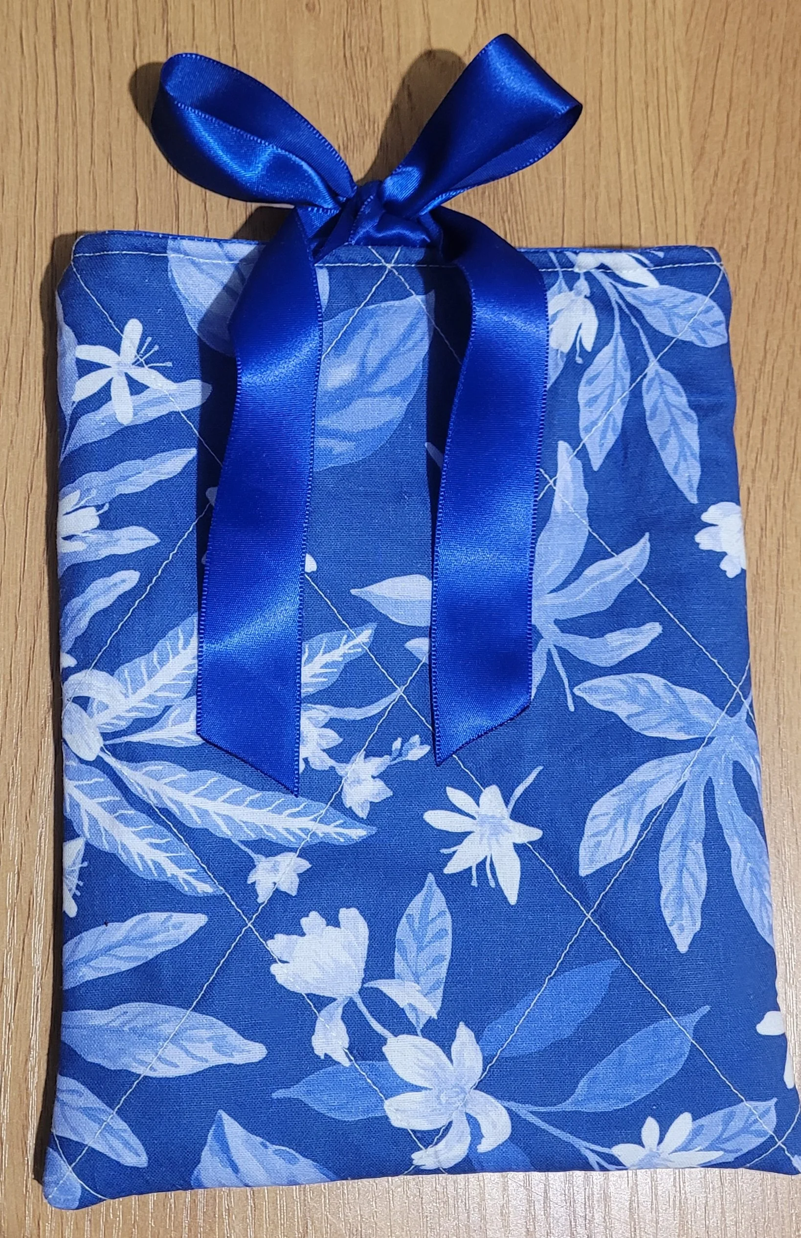 Bow Closure Kindle Sleeve