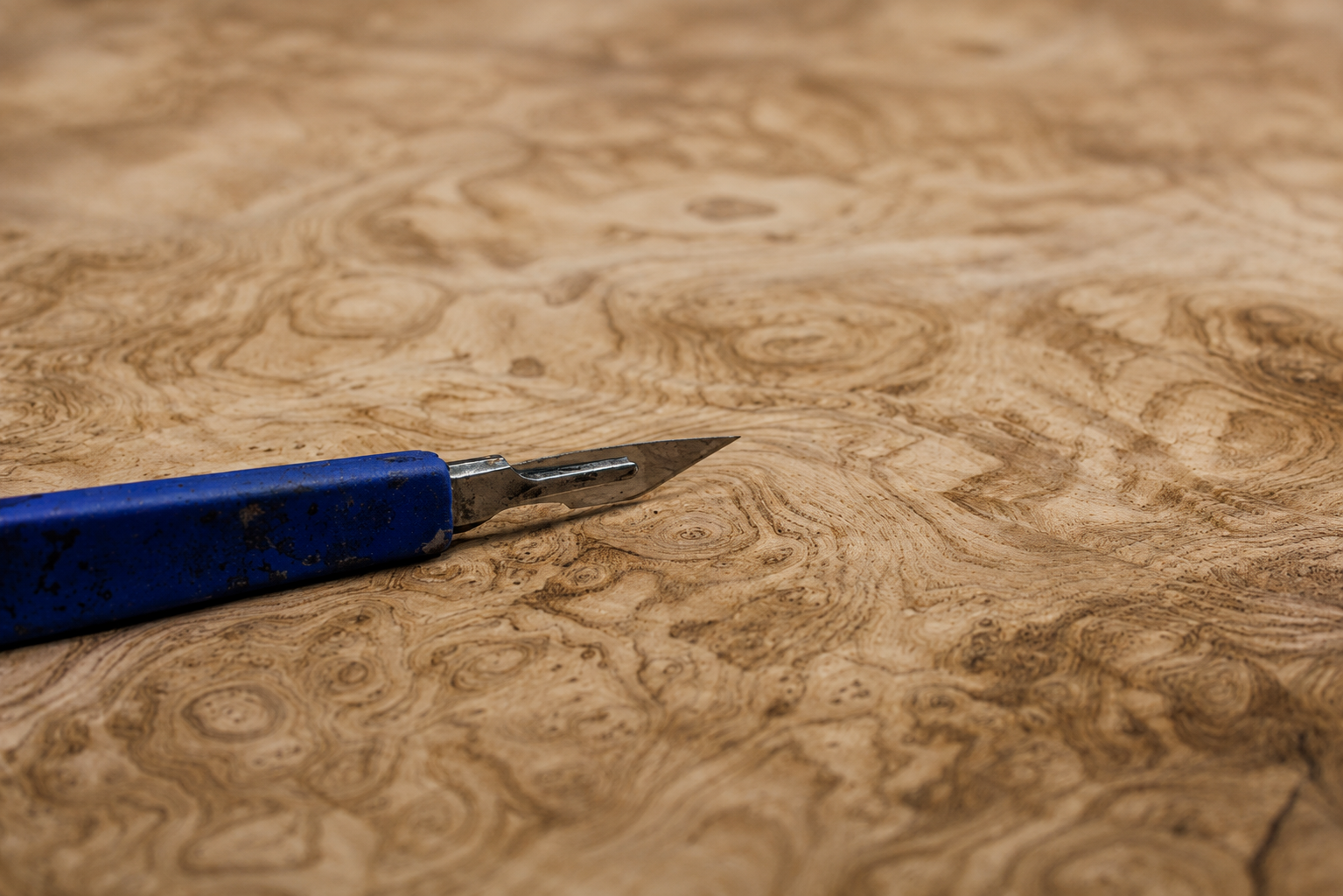 Choosing Timber for Bespoke Joinery: Why Veneer, Grain and Material Selection Matter