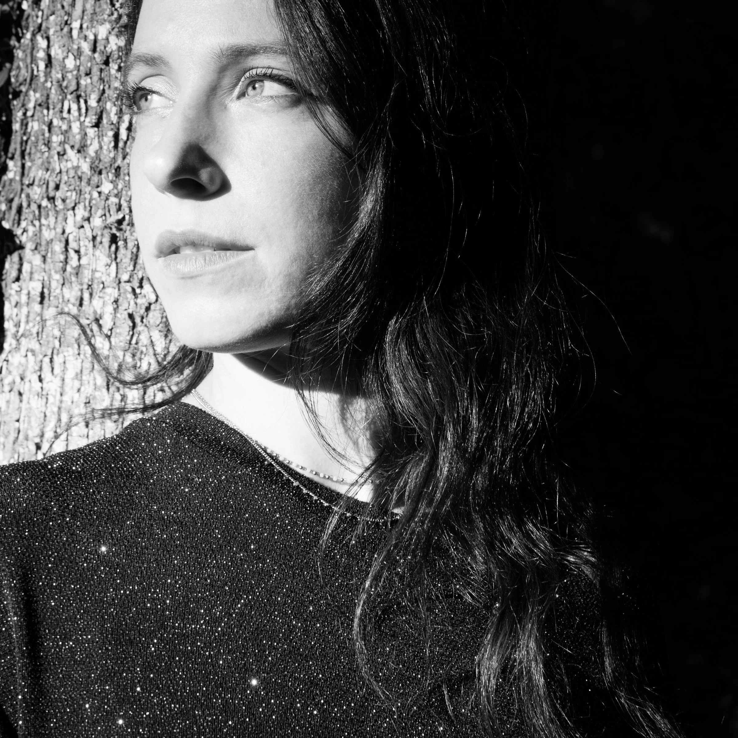 Jaquette du single "le soleil et l'ombre", composition originale d'Elise Esther. Photo de Elena Zarrella