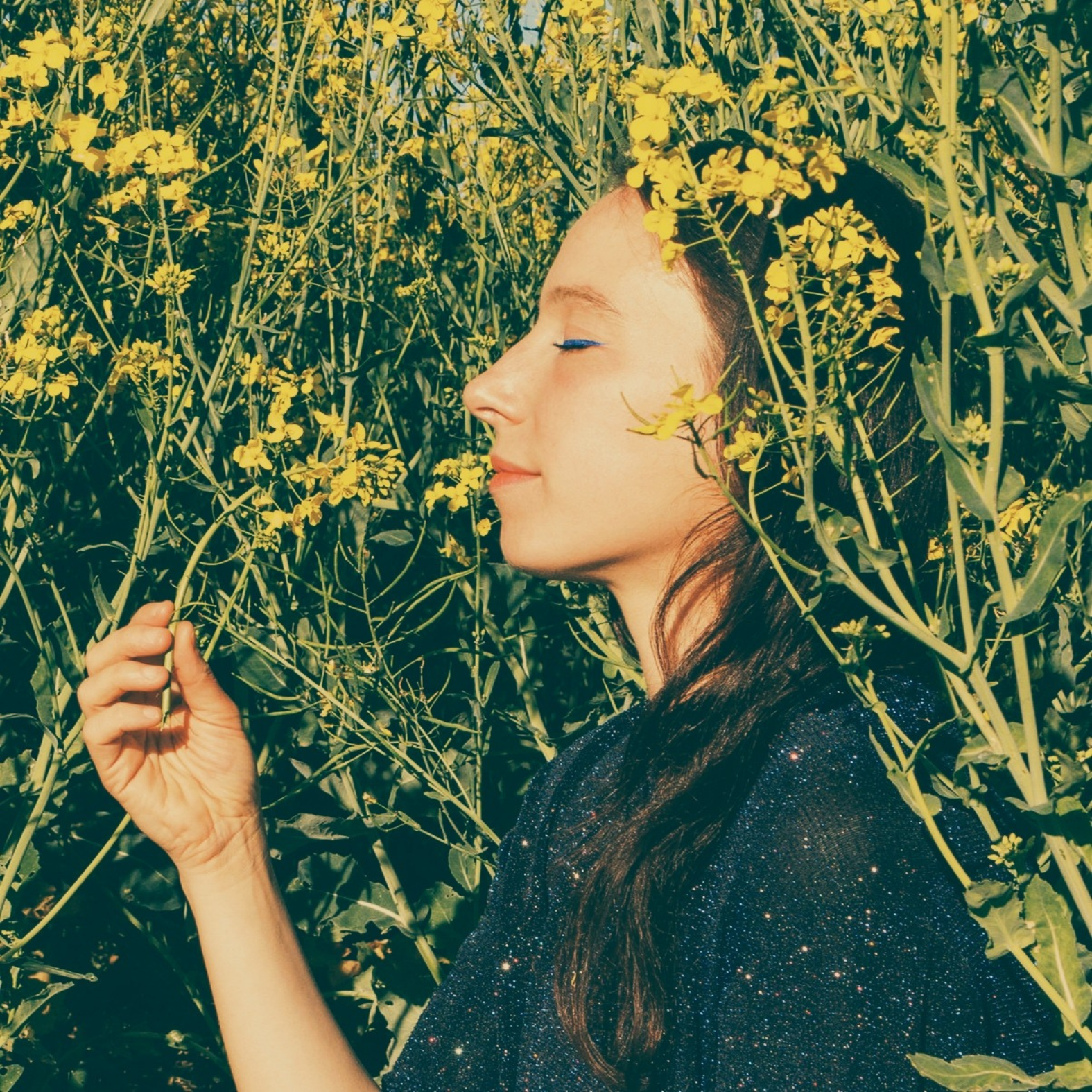 Jaquette du single "Ferme les yeux", composition originale d'Elise Esther. Photo de Elena Zarrella