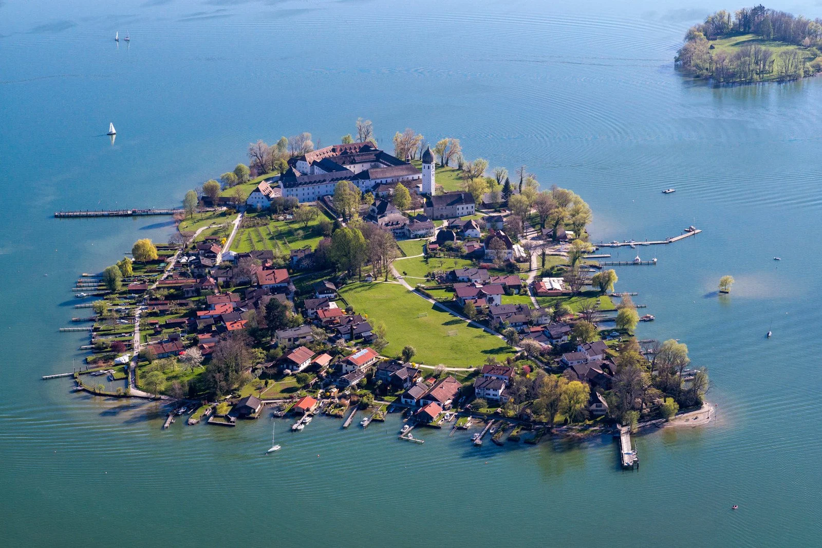 fraueninsel-krautinsel-luftbild-frühling-1600x1068.jpg