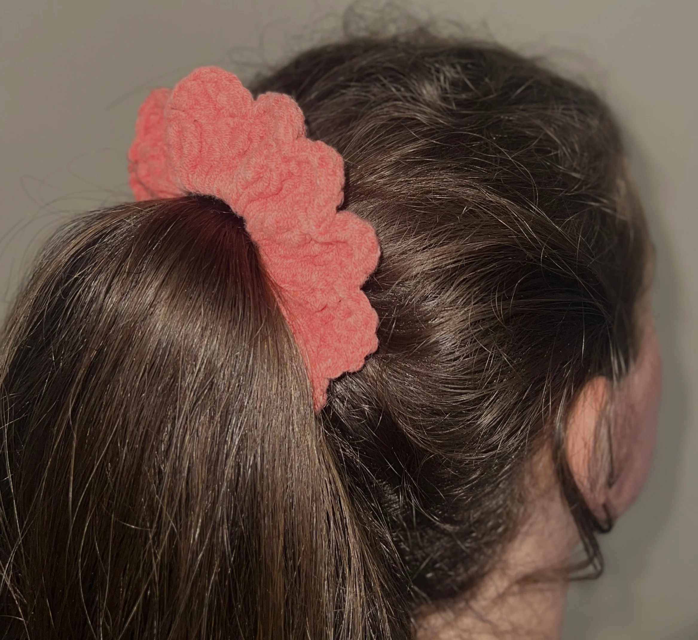 Peach scrunchie hair done.jpeg
