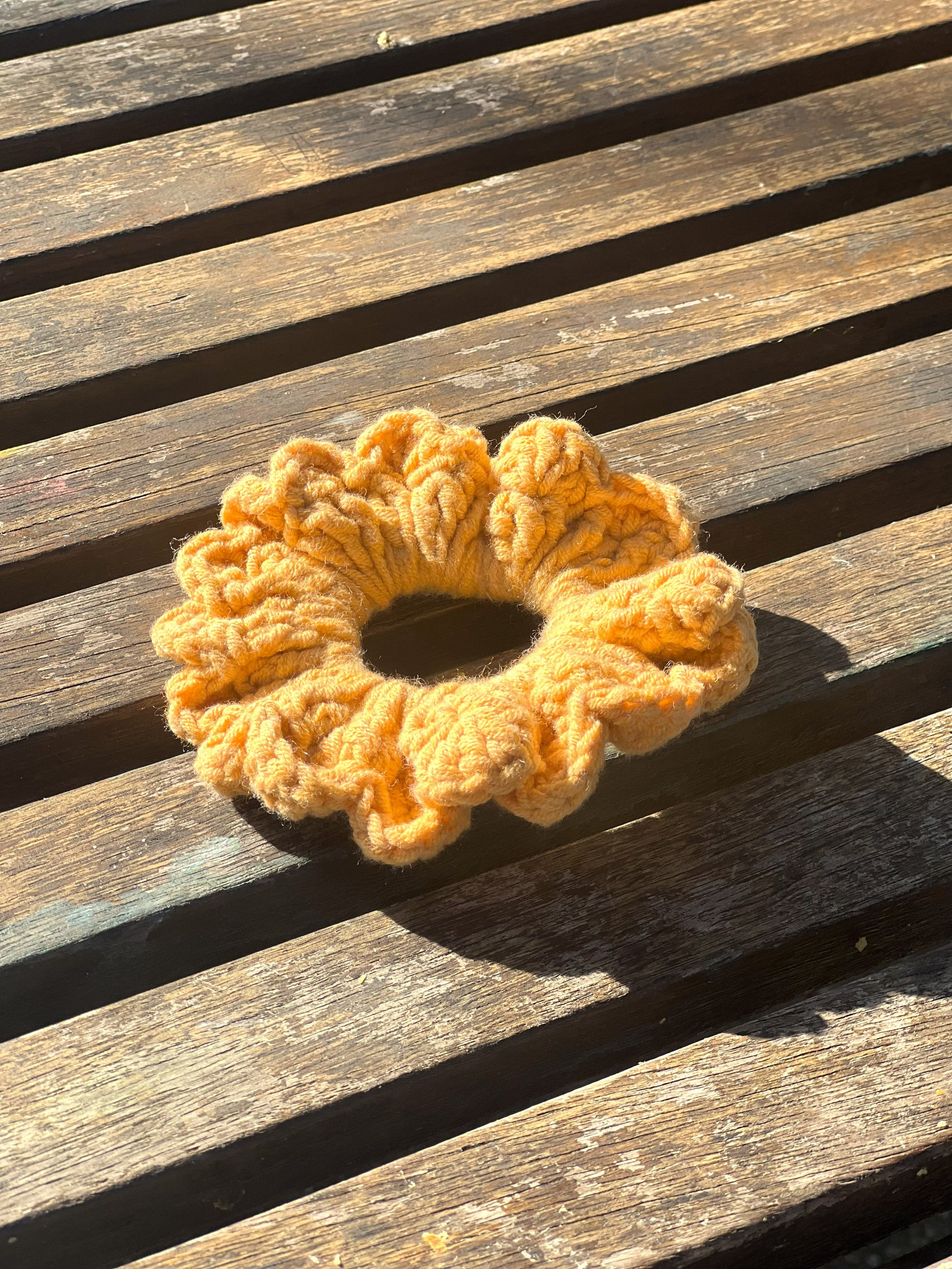 Sunny scrunchie