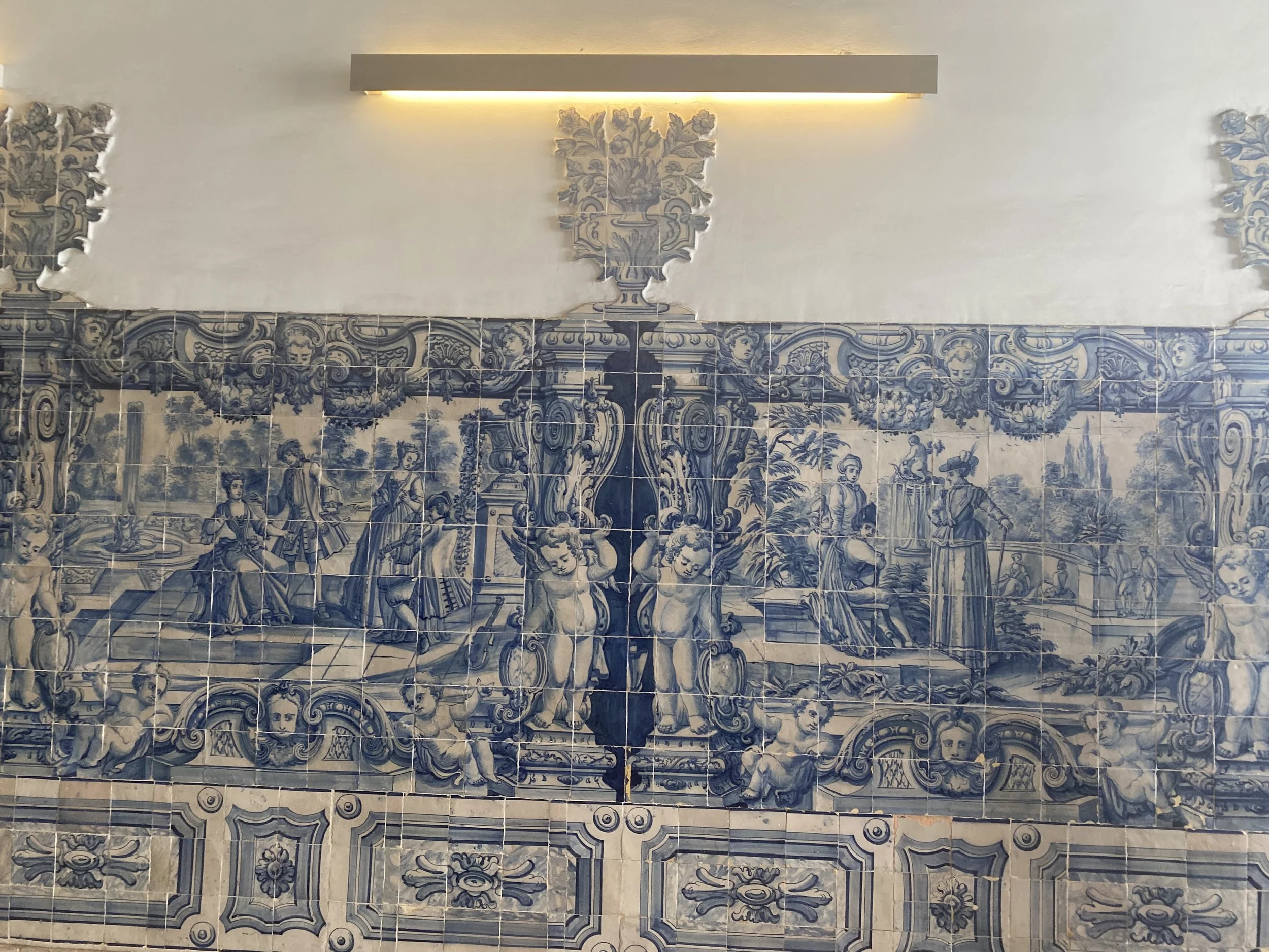 Biblioteca Camões Library
