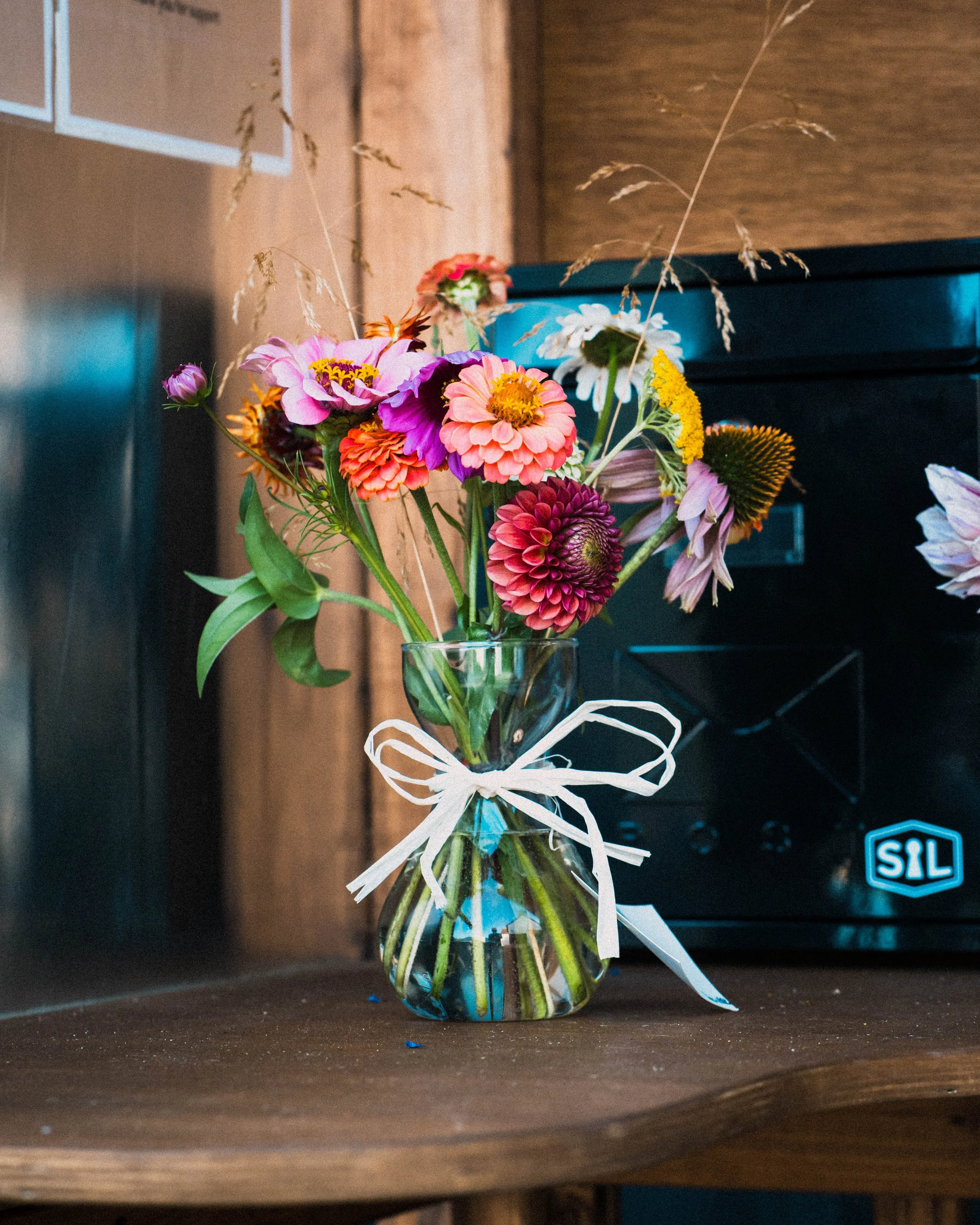 £10 vase posy