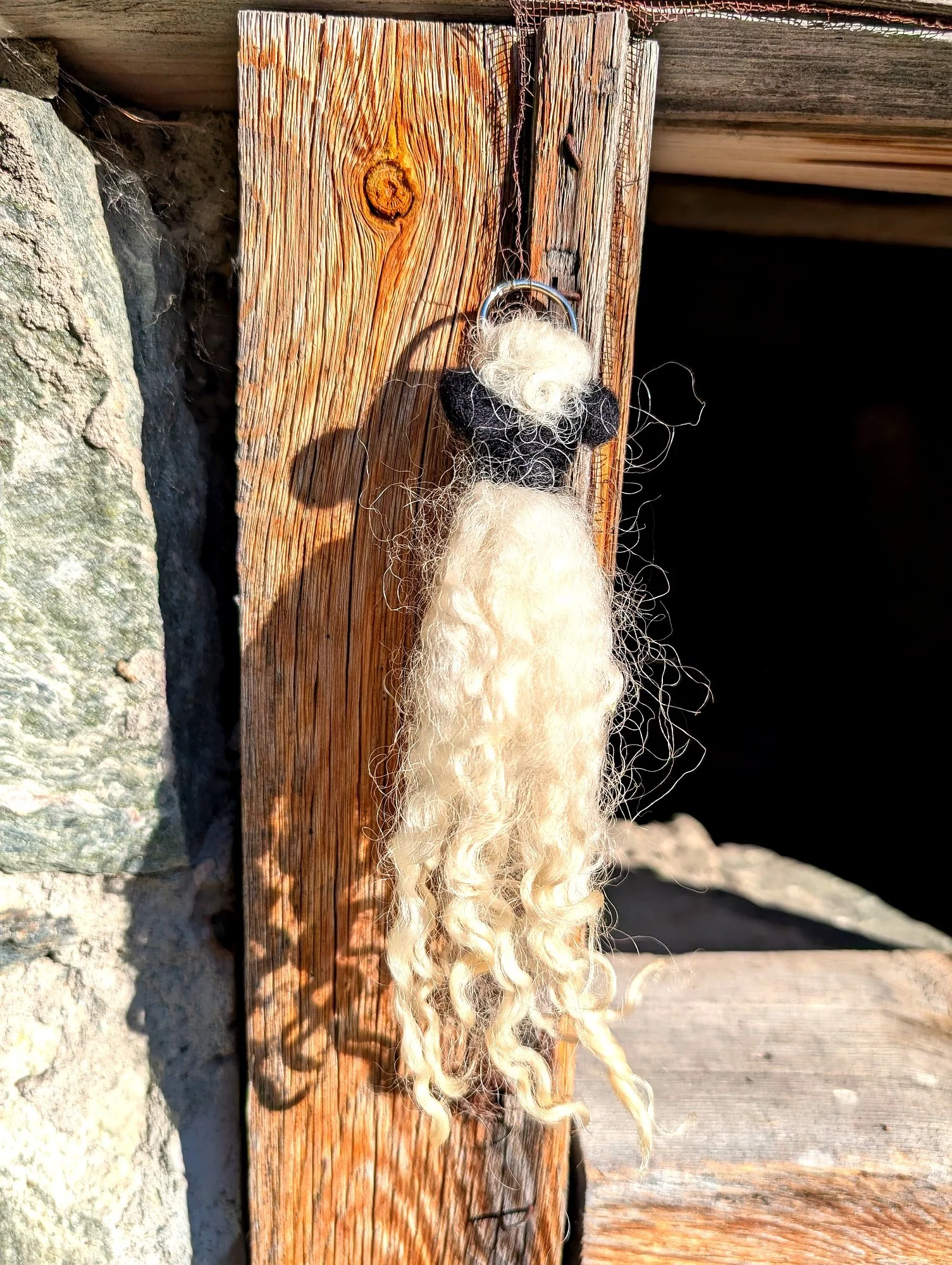 zermatt-light-sheep-head-keyring-portrait.jpg