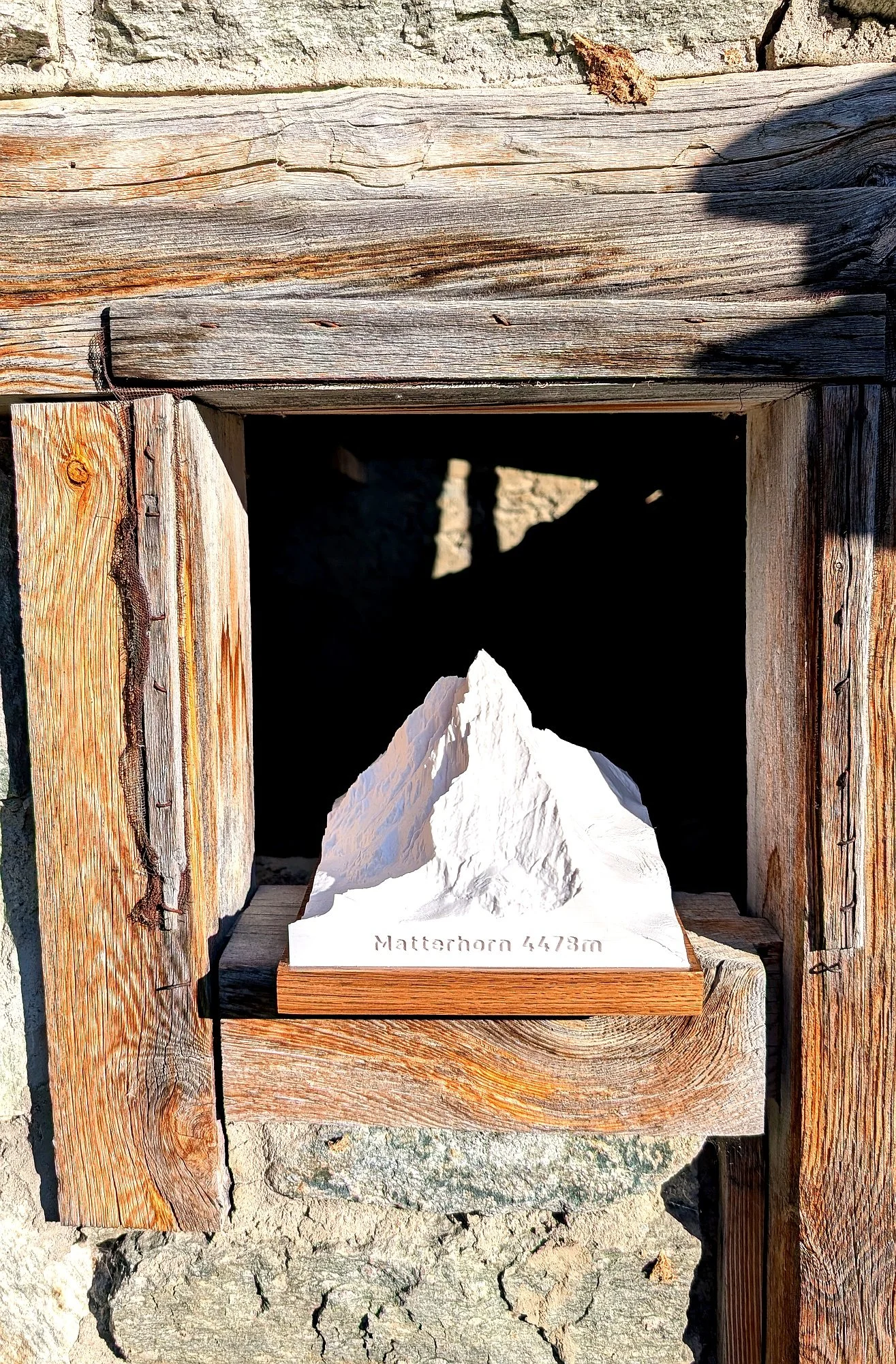 zermatt-light-matterhorn-casting-closeup.jpg