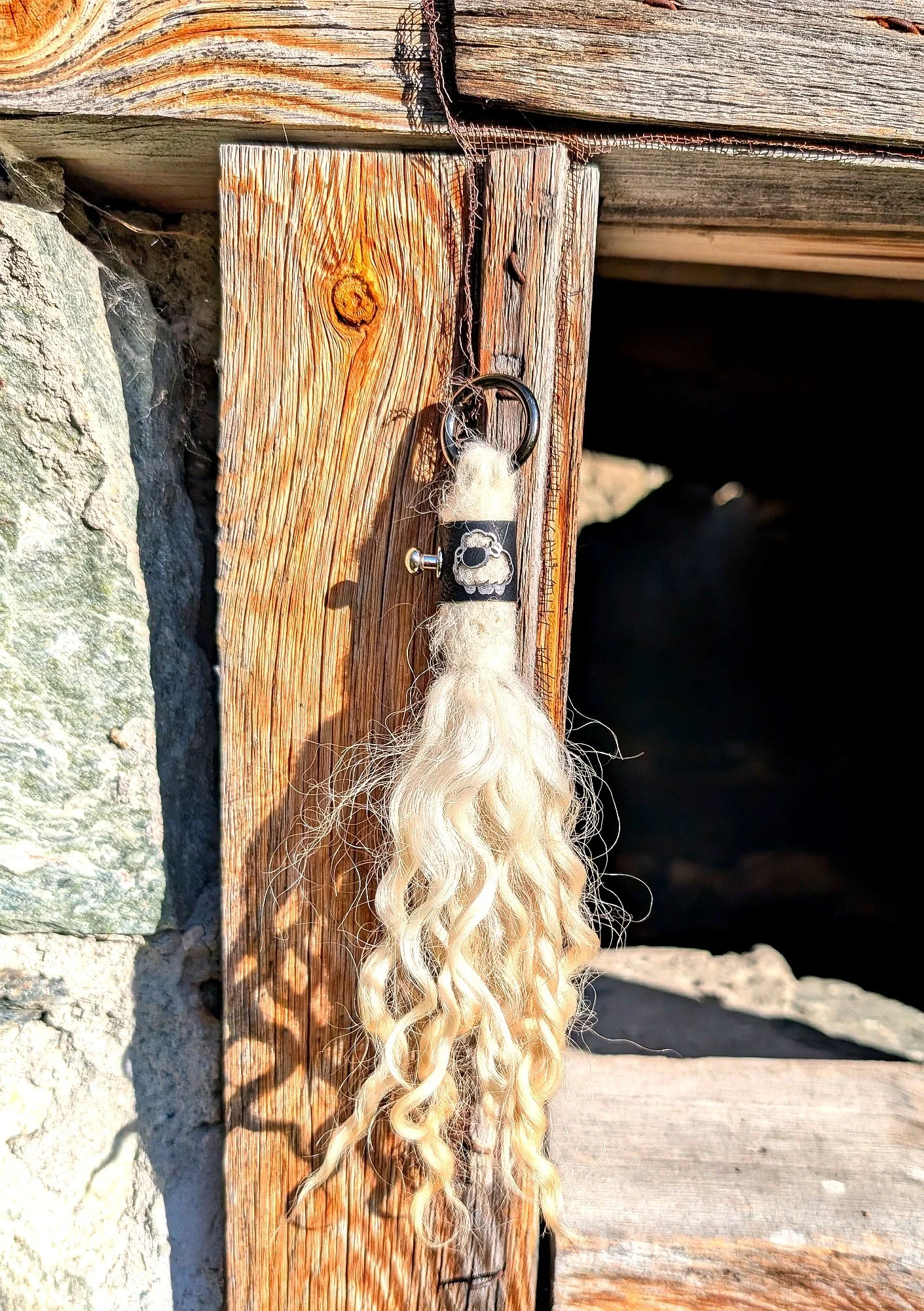 zermatt-light-wool-keyring-closeup.jpg