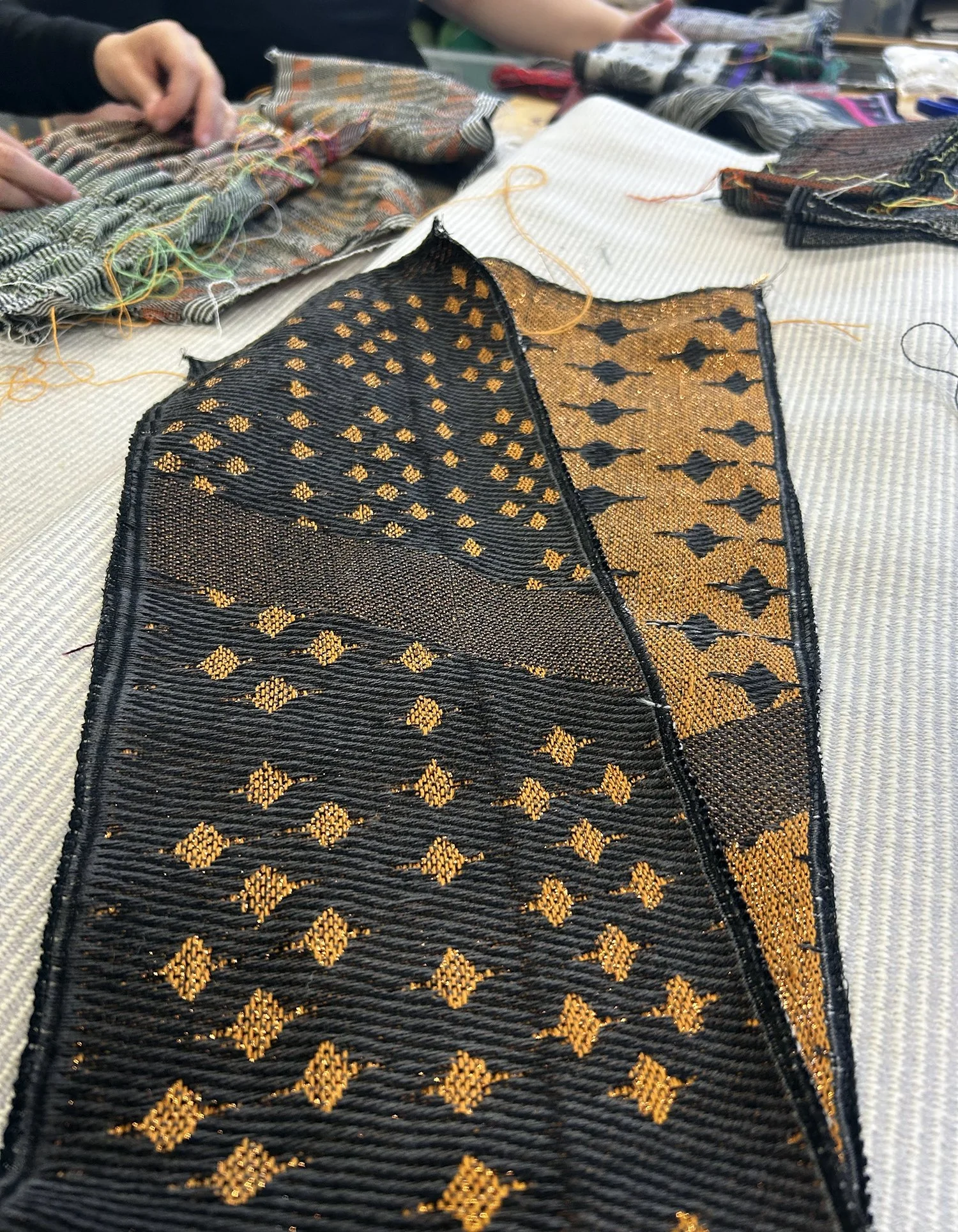 Textile. Woven sample from digital weaving course.