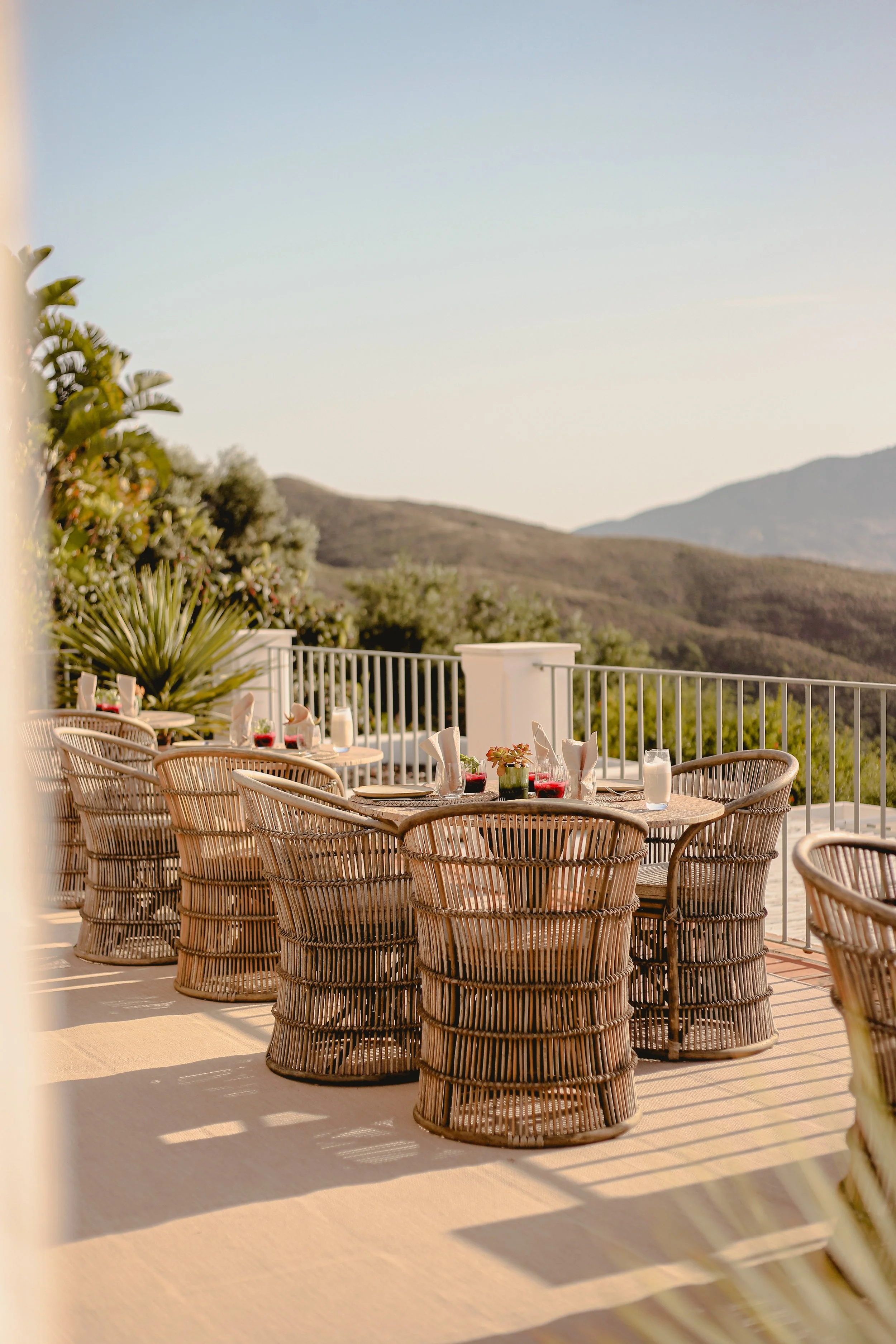 Al fresco dining terrace at Viluz wellbeing resort Marbella — farm to table meals at The Sacred Descent retreat Spain