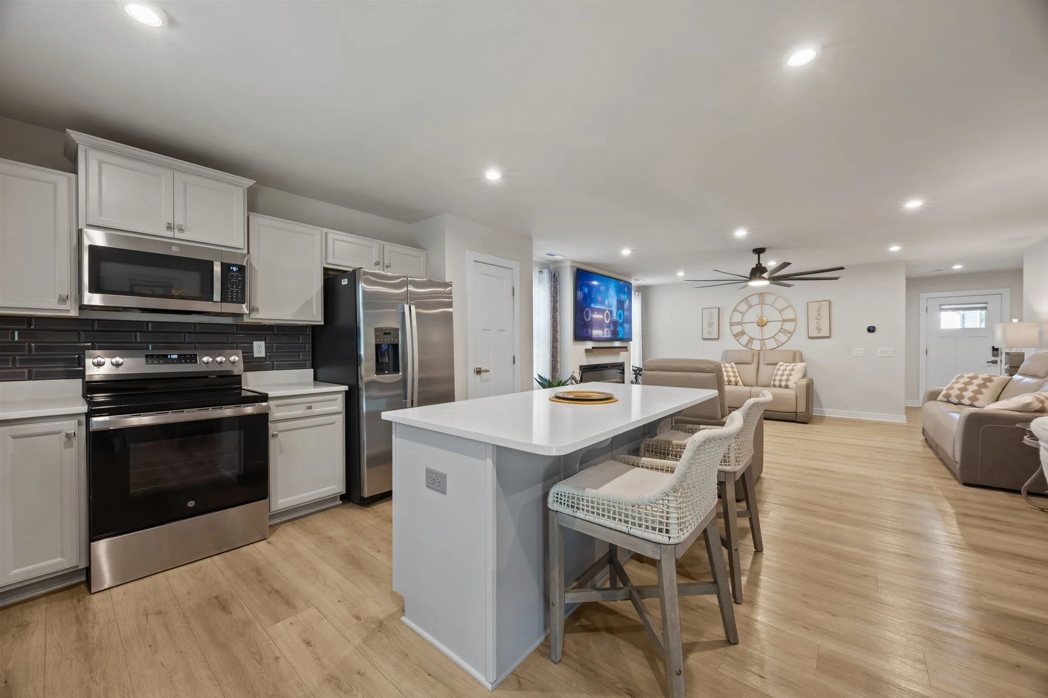 Kitchen 2.jpg