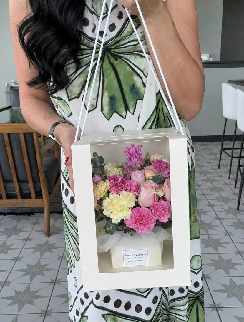 🌸 Signature Flower Gift Box