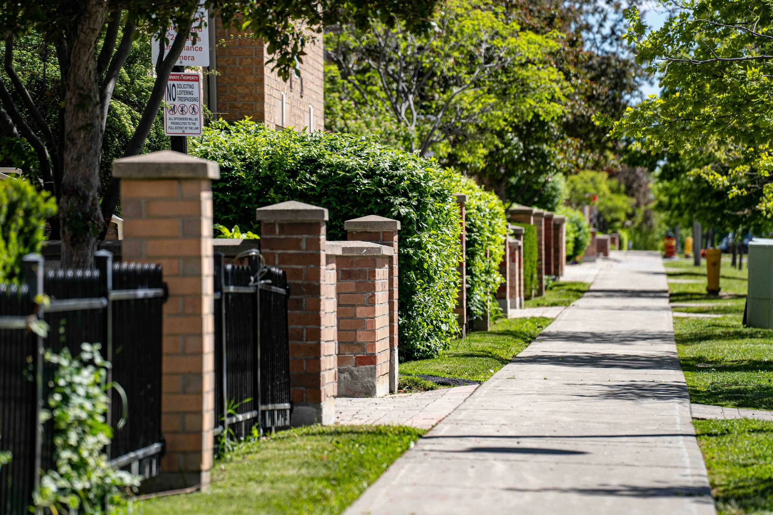 Street view of Winnipeg's Crescentwood neighbourhood near 235 wentworth apartments