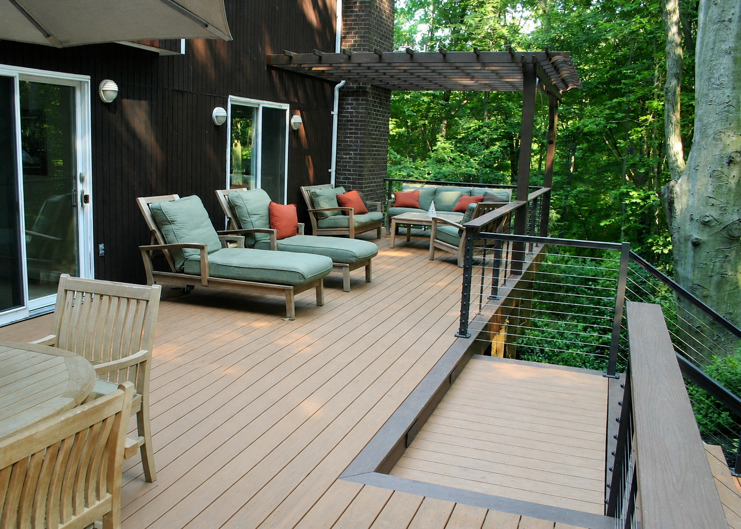 Holmdel pergola and cable railing.png