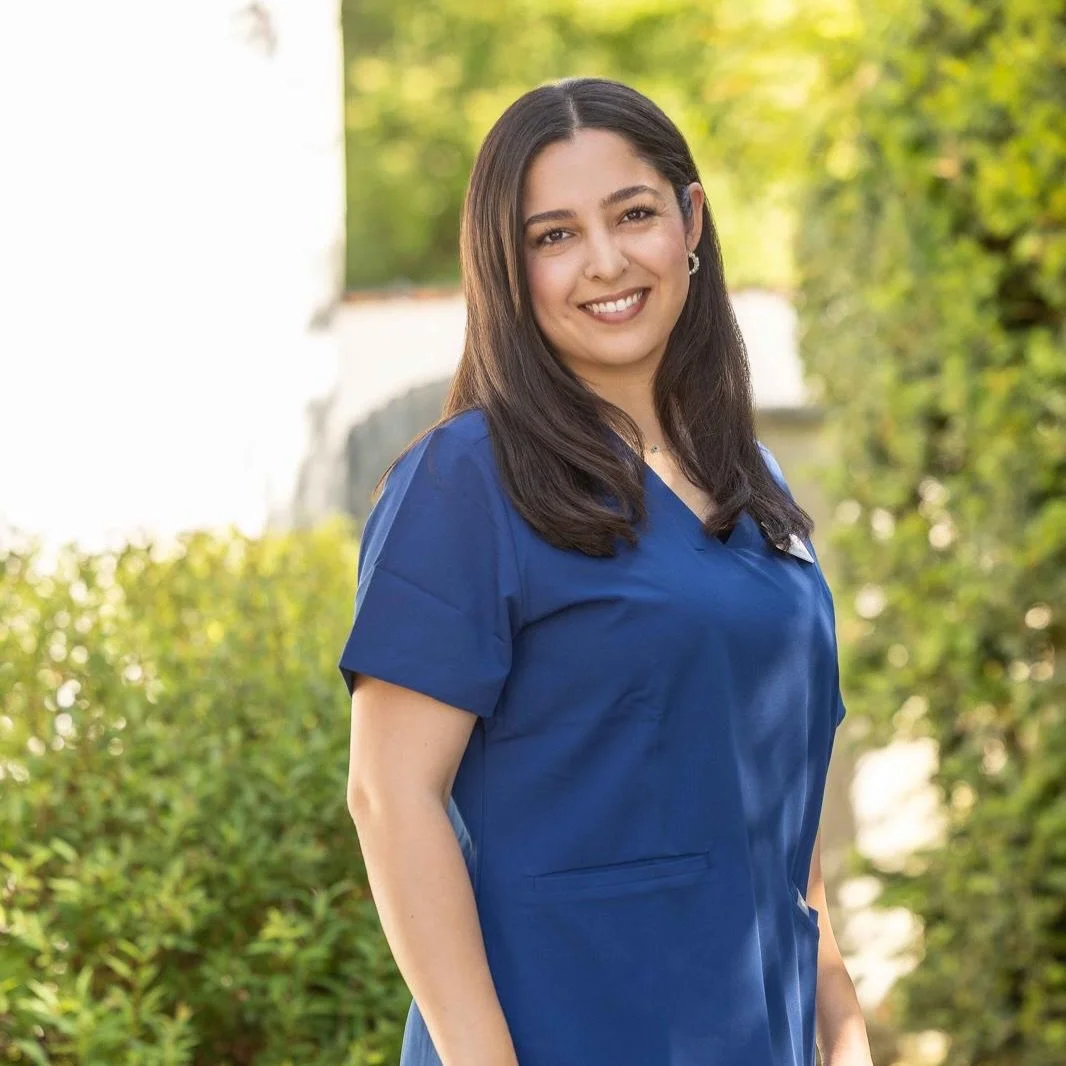 ✨ Hi, ich bin Berivan!
👩🏻&zwj;⚕️ MFA seit 2014 und seit Januar Teil unseres Teams
🥰 Fun Fact: Ich bin Mama von zwei Kindern, habe unendlich viel Herz und immer ein Lachen auf den Lippen! ❤️