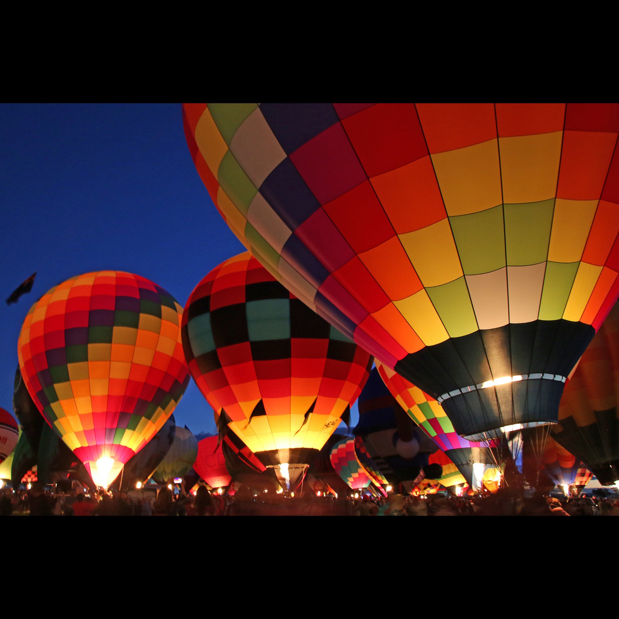 hot-air-balloon-night-glow.jpg