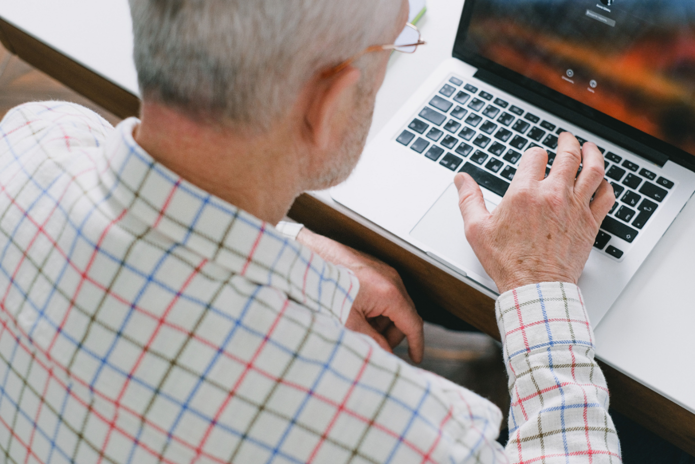 Computer Help for Seniors: What Patient, One-on-One Support Should Look Like