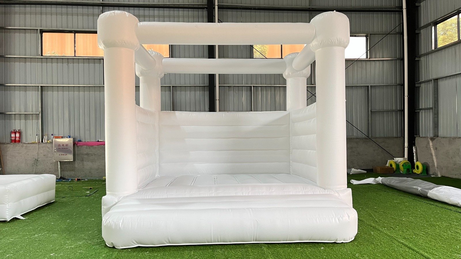 Why White Bounce Houses Are Perfect for Modern Events