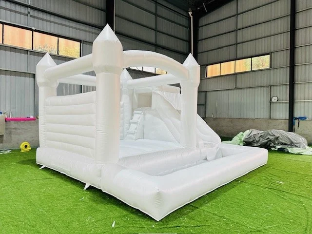 16.4ftx16.4ft bouncehouse.jpg
