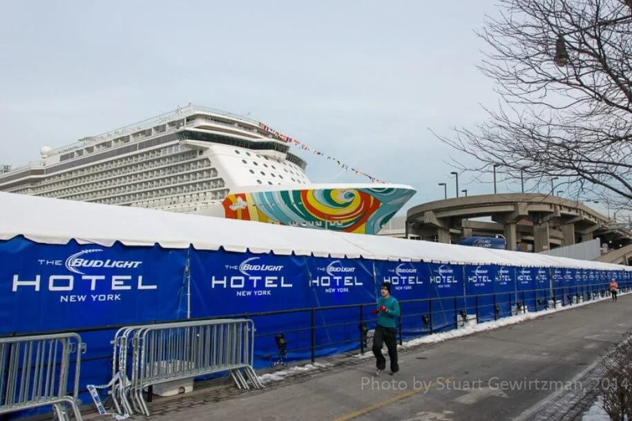 Guests were provided with an enclosed walkway from Pier 86 to Pier 88.