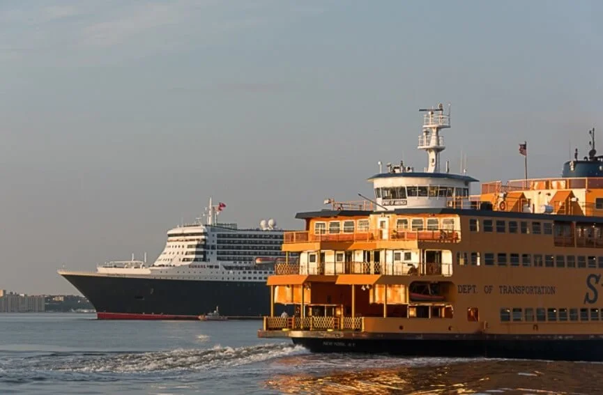 QUEEN MARY 2 and the Staten Island ferry SPIRIT OF AMERICA.