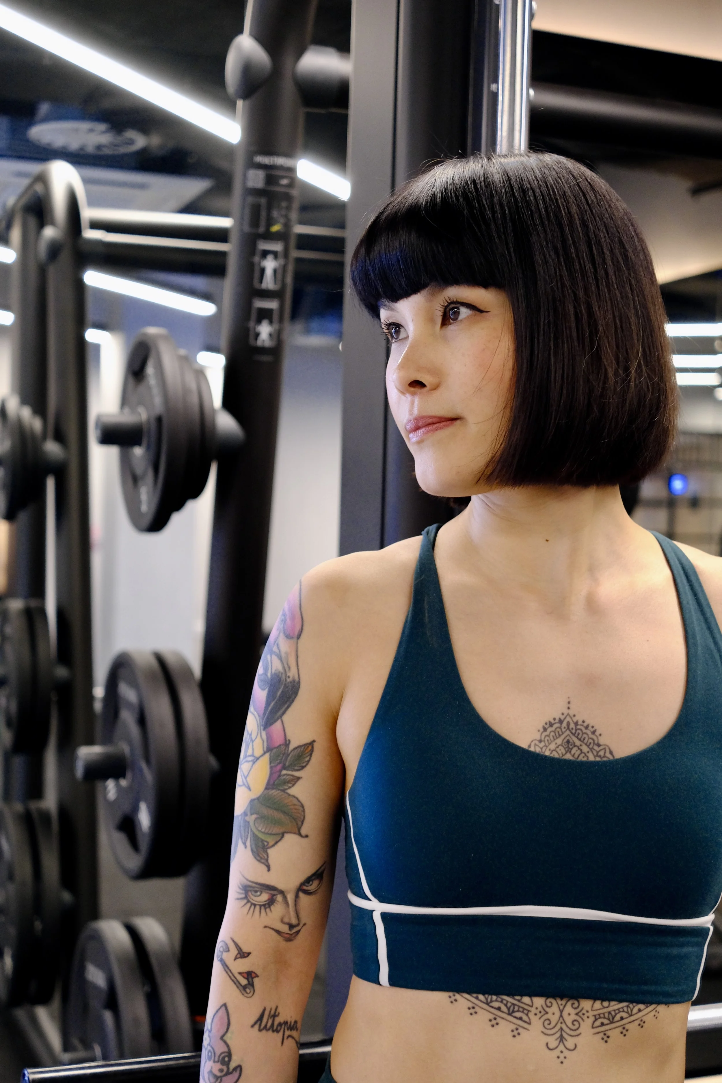 Elaine Kwong personal trainer demonstrating strength training in Canary Wharf