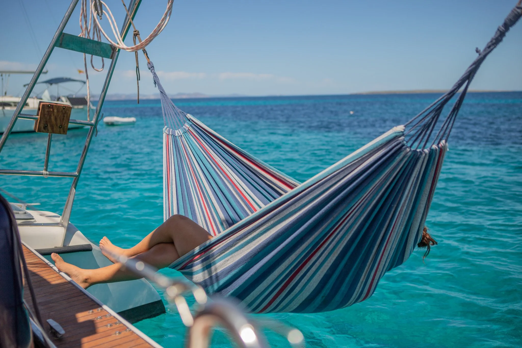 Why is renting a boat in Ibiza the ultimate must-do?