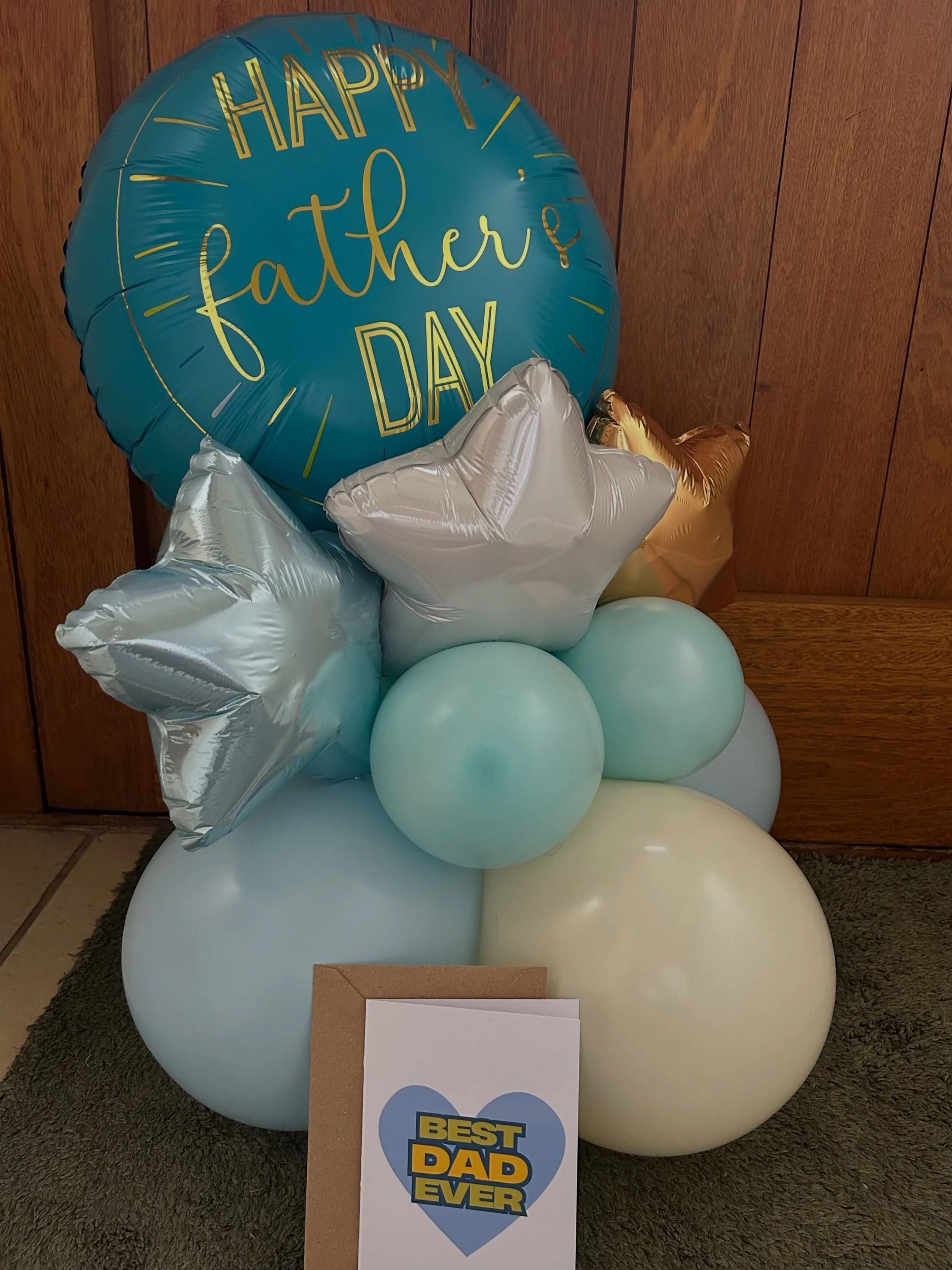 Getting ready for Father&rsquo;s Day with this balloon stack and premium greeting card! Soft pastels and bold metallics make for an eye-catching tabletop gift 💙 I can also personalise with names on the stars 💞 &pound;15 each and +&pound;5 for perso