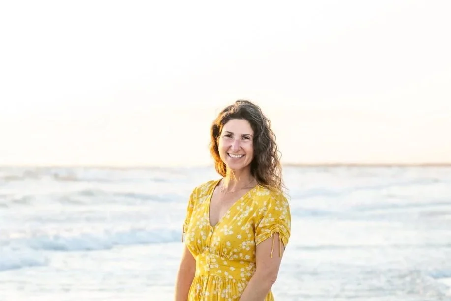 An image of Maria Nazarian, Ph.D., Santa Monica therapist, therapy in Los Angeles, specializing in grief, anxiety, panic, and climate aware therapy.