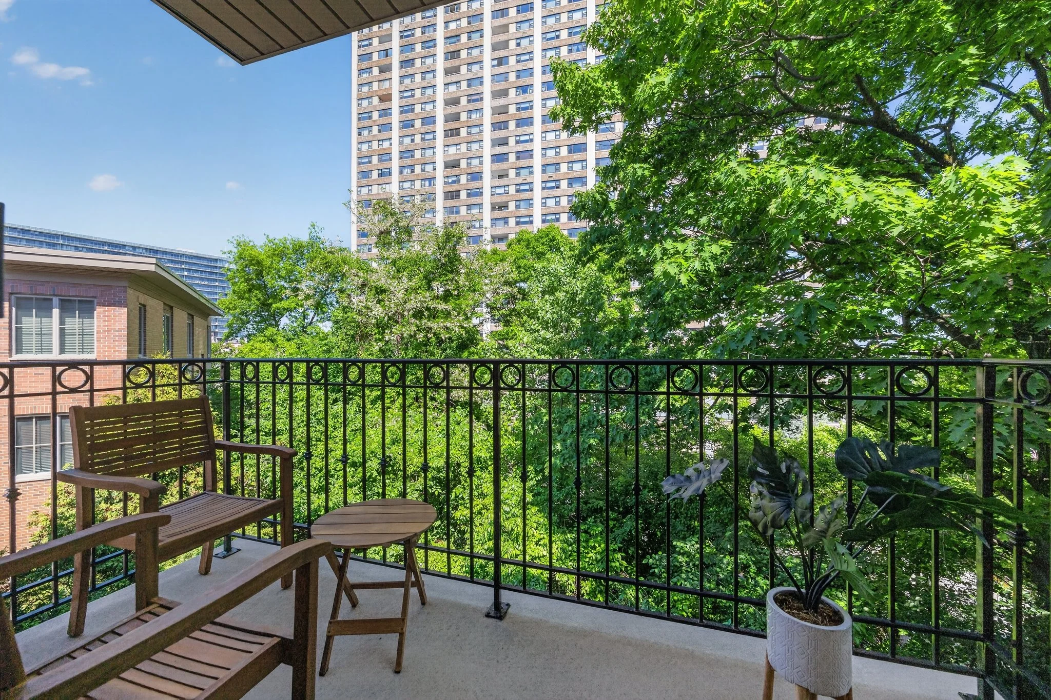 11_200_Laird_Ave_apt_204-Exterior-3171.jpg