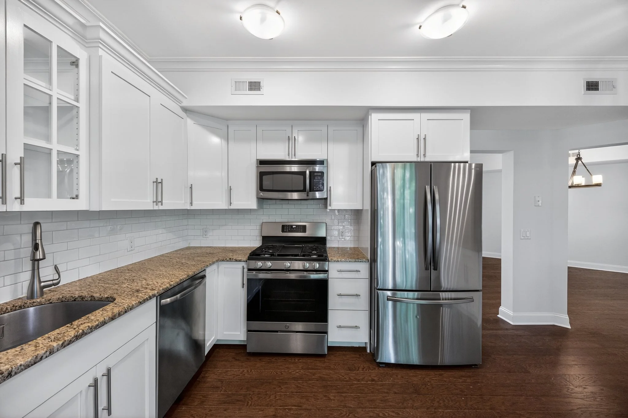 25_200_Laird_Ave_apt_204-Kitchen-3216.jpg