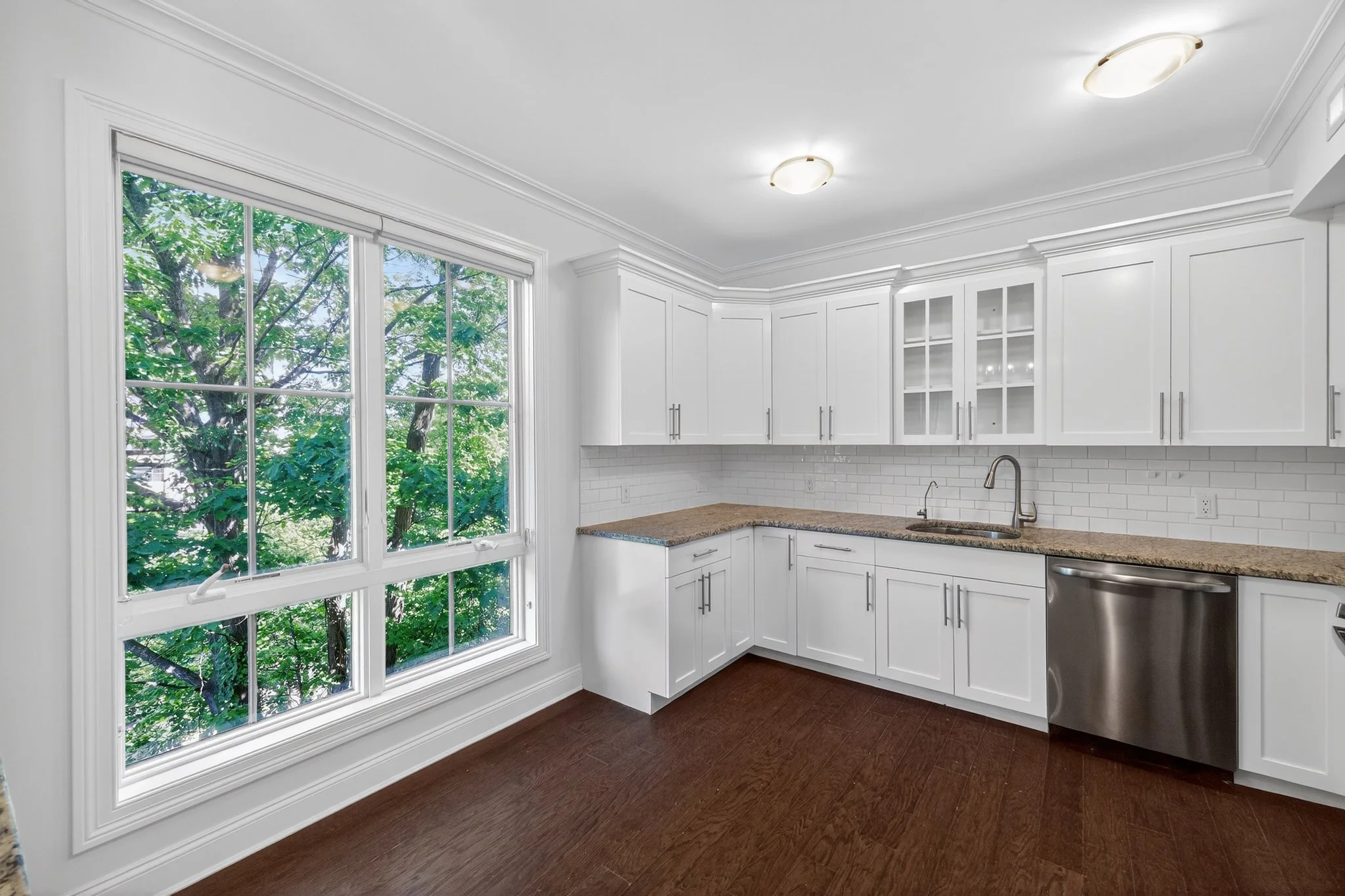 27_200_Laird_Ave_apt_204-Kitchen-3213.jpg