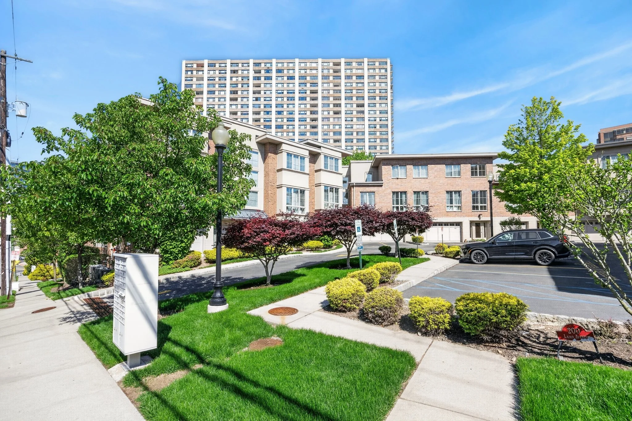 14_200_Laird_Ave_apt_204-Exterior-3348.jpg