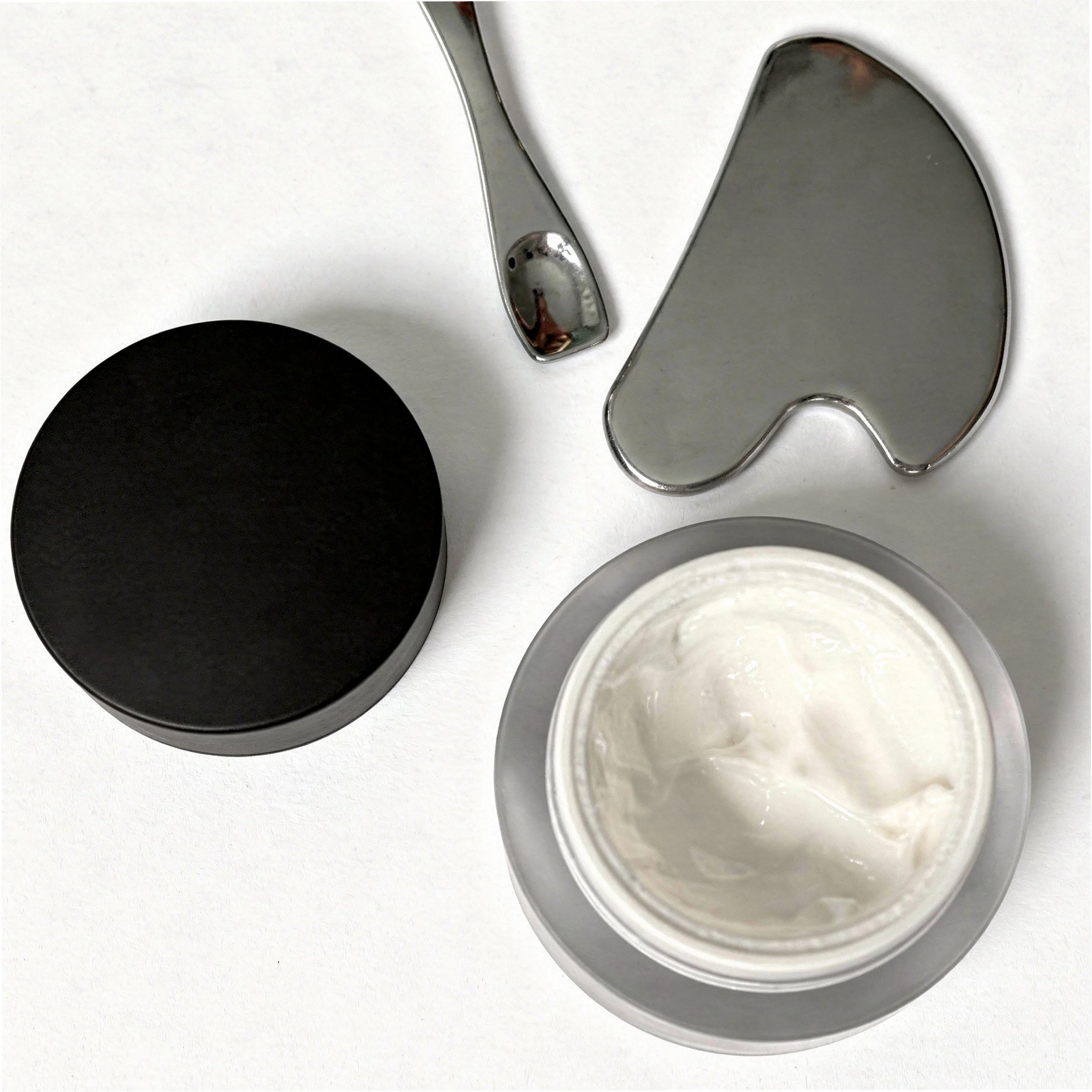freepik_place-img2-on-a-a-background-like-img1.-remove-the-black-cap-and-put-to-the-side_0001 (1) 3.jpg