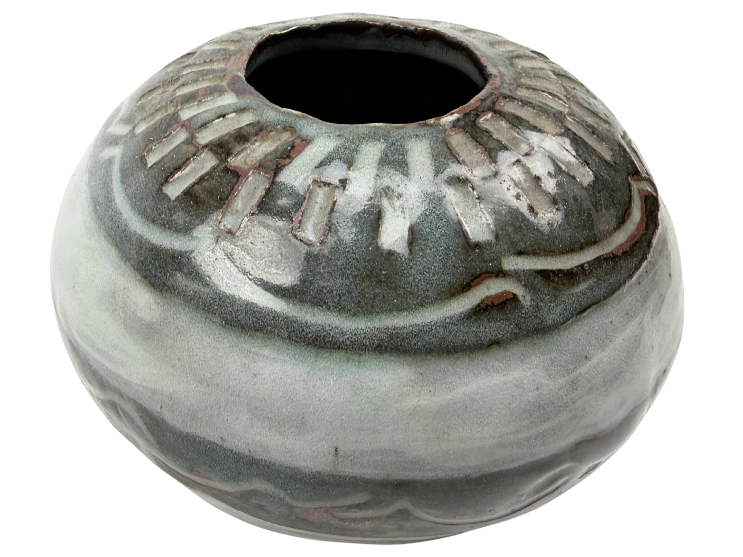  Vessel with Waved Lines 
 Clay 