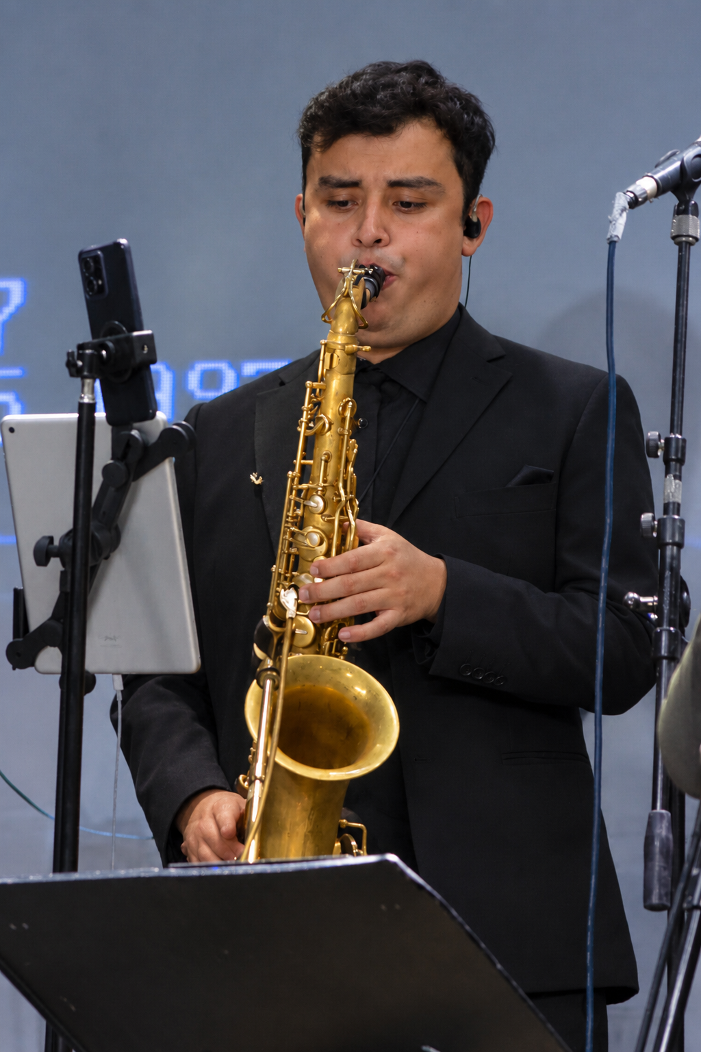 FRANCISCO GALLEGILLOS
Saxofonista · Intérprete · Productor 
La Errante Big Band · Egresado de ProJazz