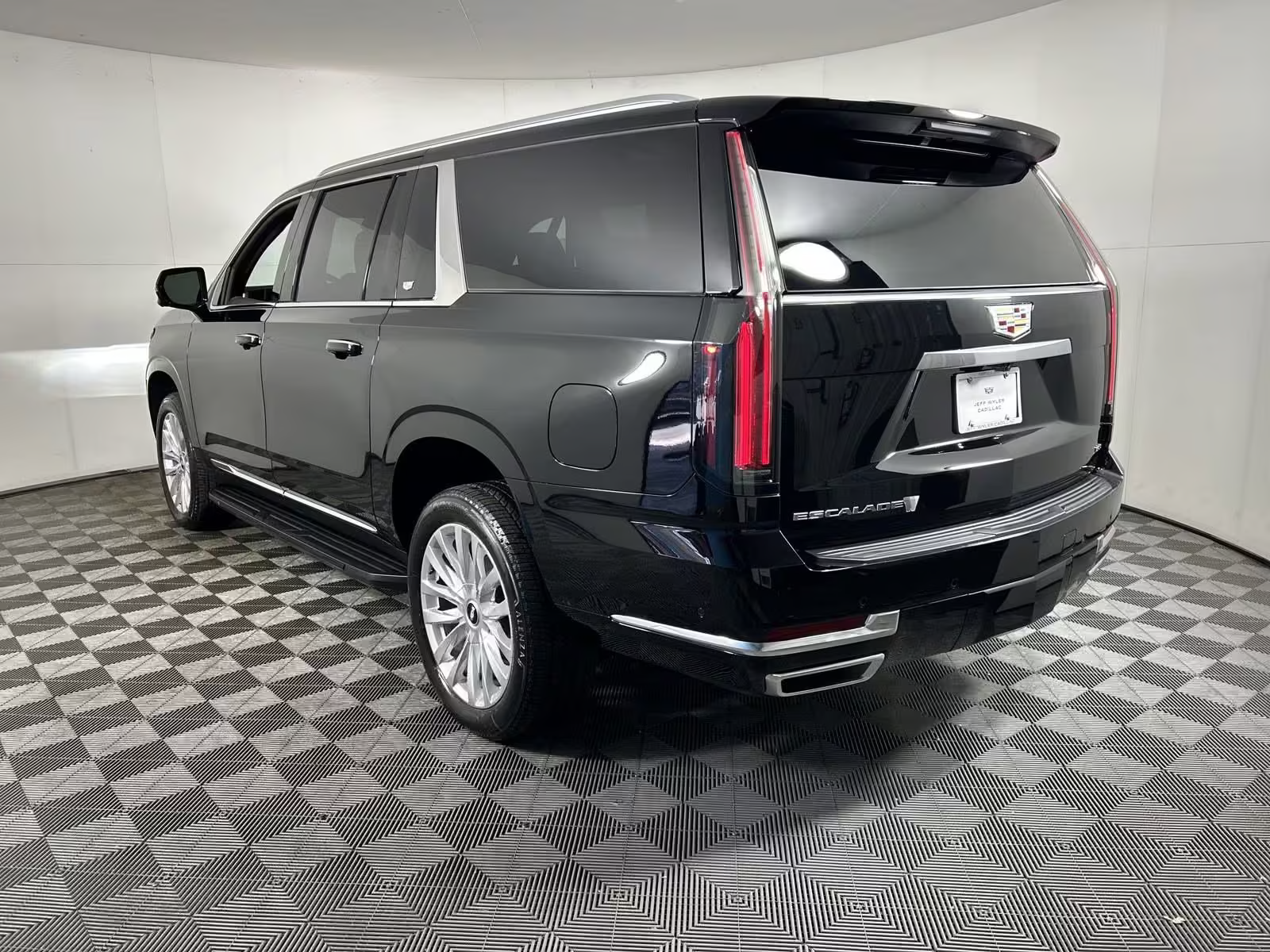 cadillac-escalade_4.png (Copy) (Copy)