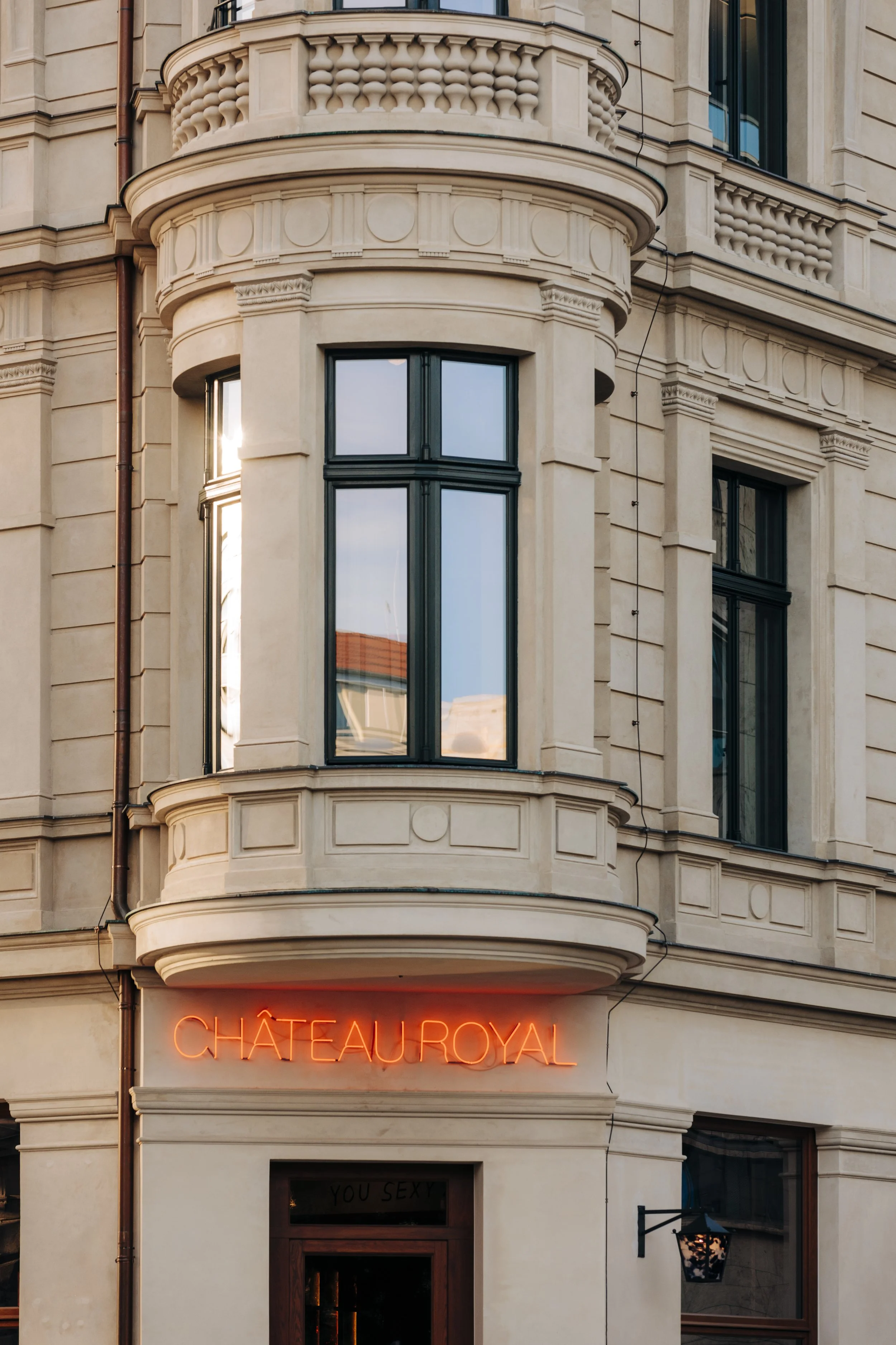 Chateau-Royal-Fassade-photo_FelixBrueggemann.jpg