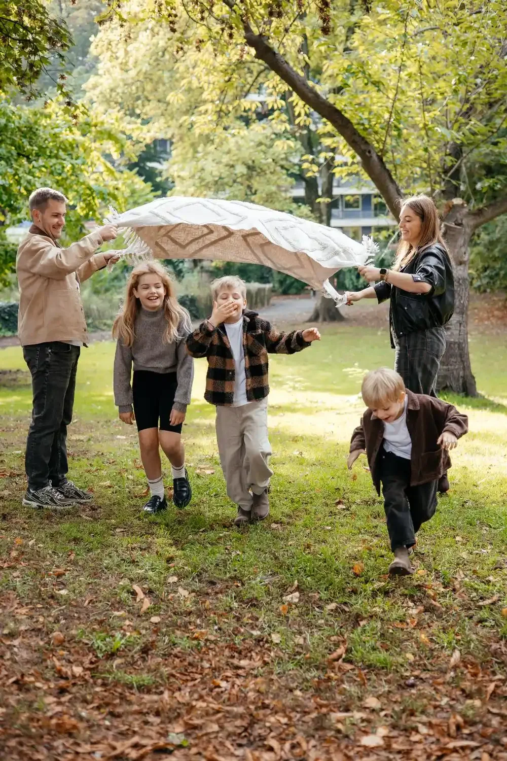 photographe-famille-tournai-jardin-de-la-reine (44).webp
