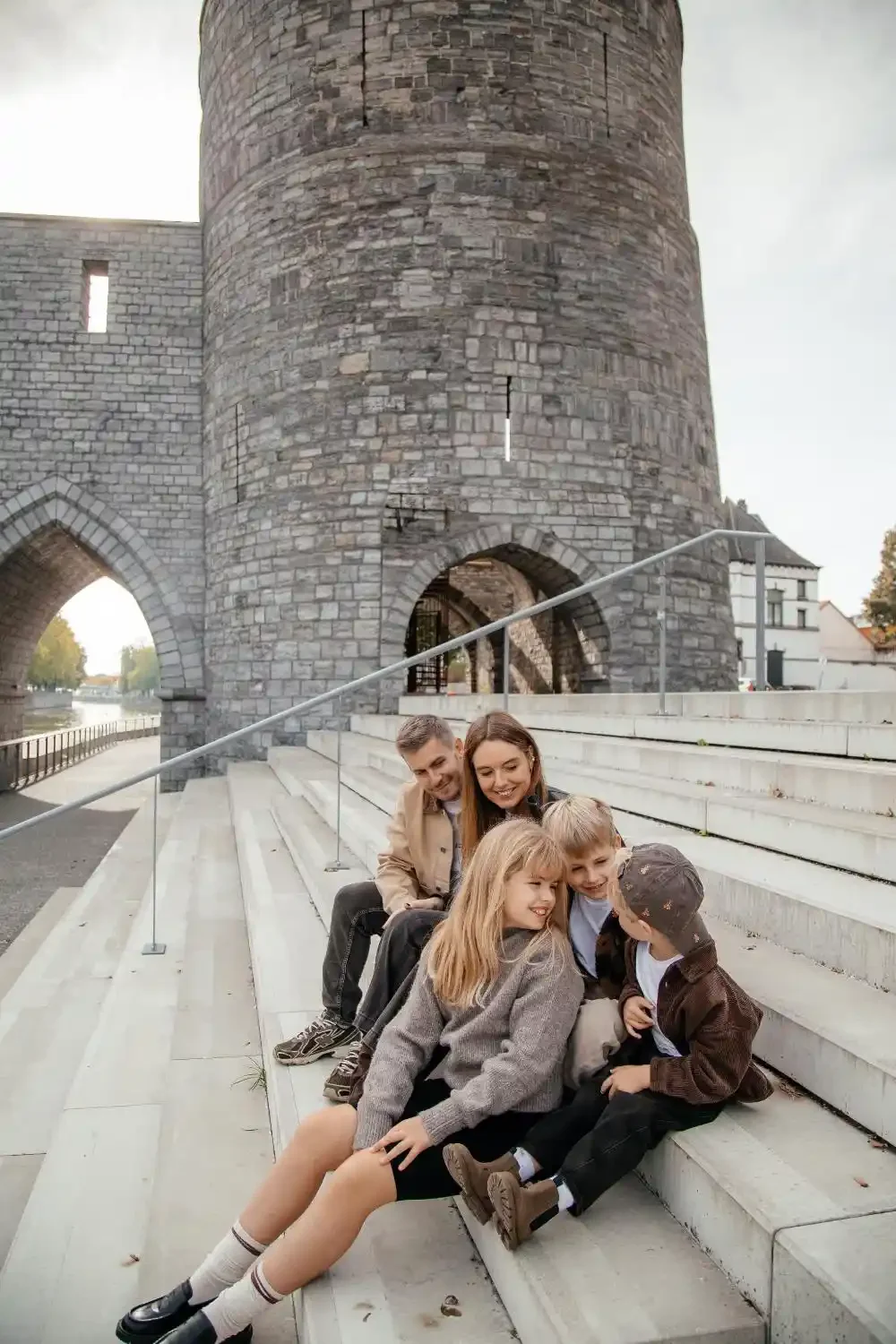 photographe-famille-tournai-jardin-de-la-reine (2).webp