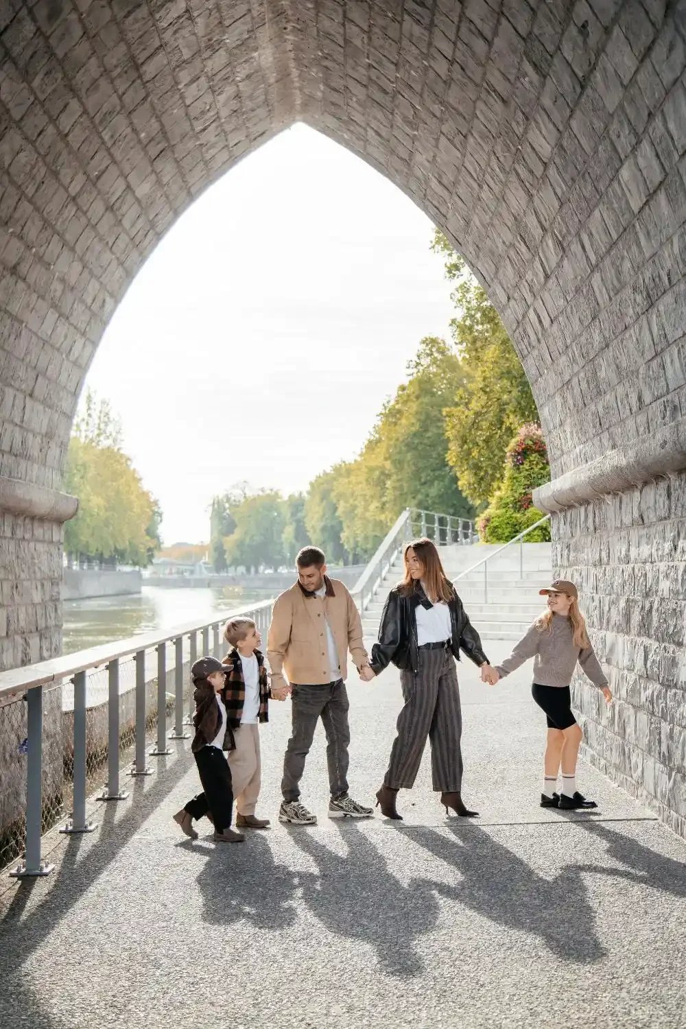 photographe-famille-tournai-jardin-de-la-reine (3).webp