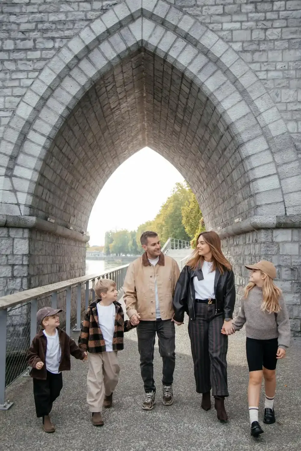 photographe-famille-tournai-jardin-de-la-reine (5).webp