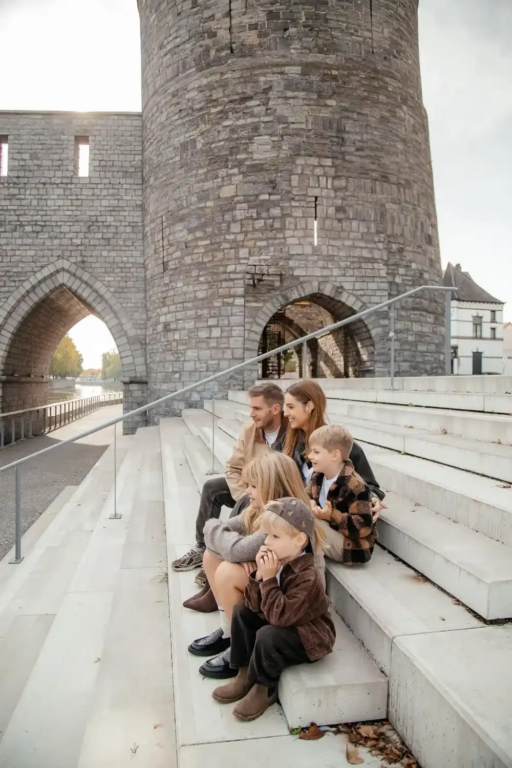 photographe-famille-tournai-jardin-de-la-reine (1).webp