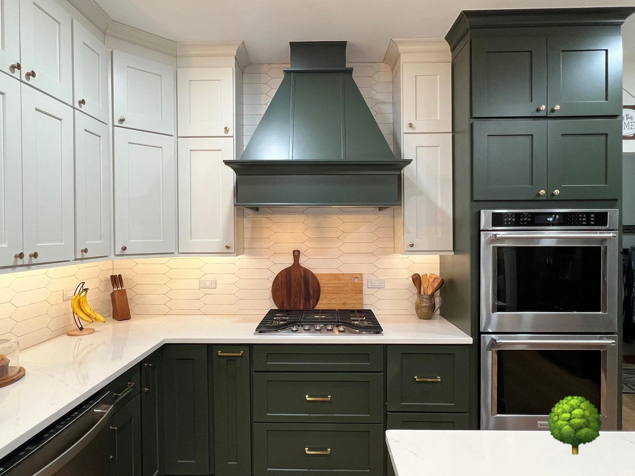 Experience the charm of a two-tone kitchen, where crisp whites seamlessly harmonize with refreshing greens. This design infusion transforms your culinary space, striking a perfect balance between modern sophistication and natural vibrancy.